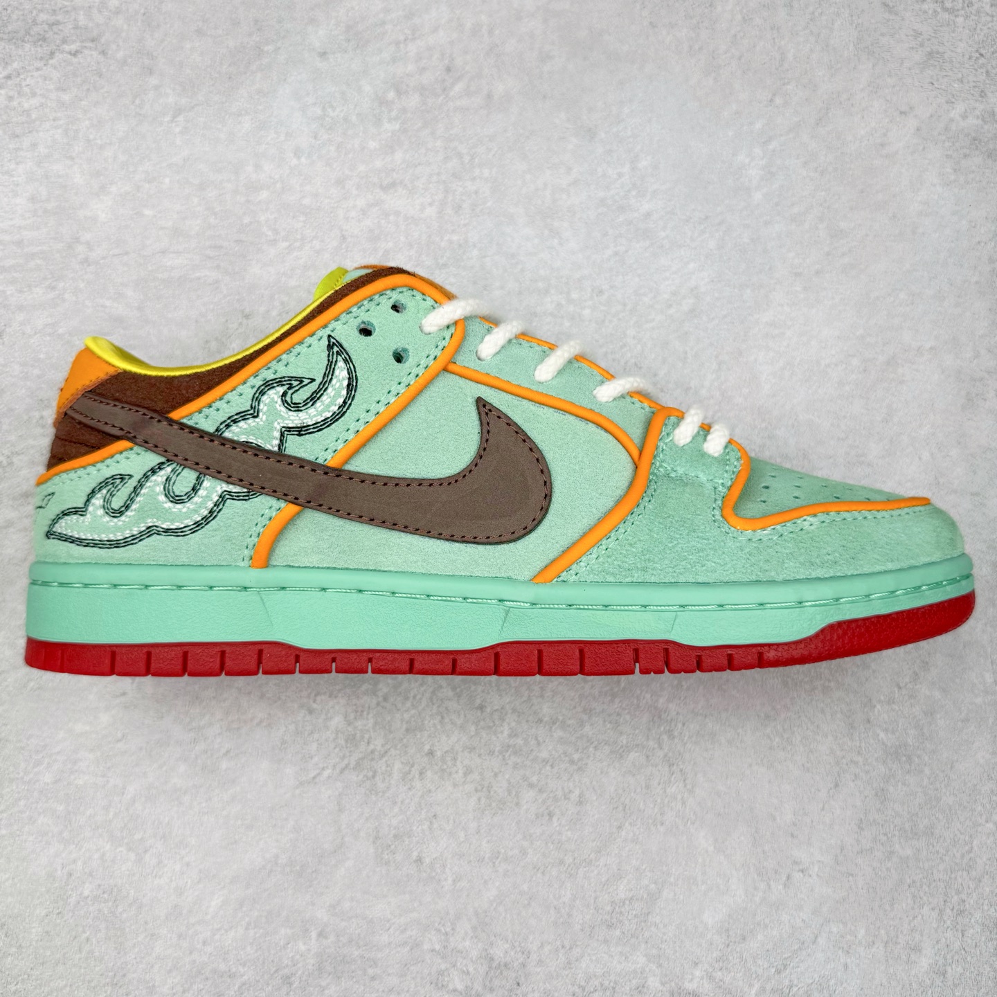 #F版 NK SB Dunk Low 黑人月黑绿 HF3058-300 极限压缩利润空间 超乎所想的高性价比 用料绝不含糊 原盒原配 正确耐磨橡胶大底 超高清洁度 全鞋零毛边皮料切割 全套原楦原模倾力打造完美版型 尺码:36 36.5 37.5 38 38.5 39 40 40.5 41 42 42.5 43 44 44.5 45 46 47.5-选品中心