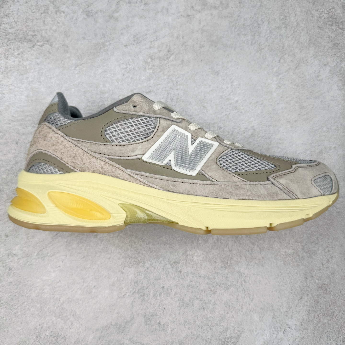 New Balance NB2010系列新百伦经典复古休闲运动板鞋 以ENCAP中底配以升级版 N-ERGY缓震物料 鞋面则采用特色的柔软麂皮搭以NewBalance经典的尼龙网布 低调中还原跑鞋本真 更年轻化的设计理念与材质 让新世代青年得以用全新视角体验经典鞋款的传奇魅力尺码：36 37 37.5 38 38.5 39.5 40 40.5 41.5 42 42.5 43 44 45-选品中心