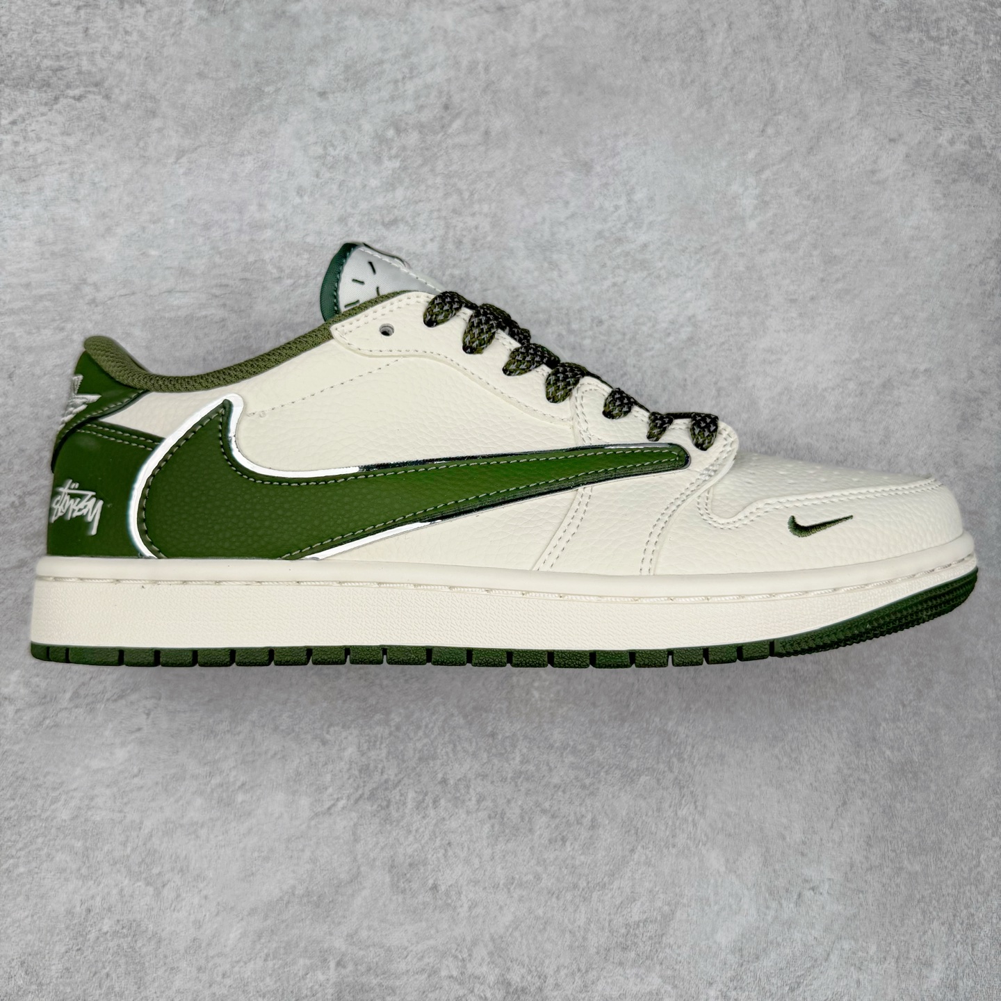 TS x Air Jordan AJ1 Low 倒钩低帮联名定制配色 ST5696-263 原厂内置气垫魔块 A模大底 头层小牛皮 鞋舌AJ原厂专用牛津布+AJ专用反口珍珠布+原厂无杂质高弹内里海棉+特殊封边弹力鞋带 实拍调校N版已经零色差零失真 百分百还原实物色彩所见即所得 不存在货不对板色差等低级问题 选购参考实物拍摄 不混卖不参货 只用心做好货严格选品 承诺混一赔十 尺码：36 36.5 37.5 38 38.5 39 40 40.5 41 42 42.5 43 44 44.5 45-选品中心