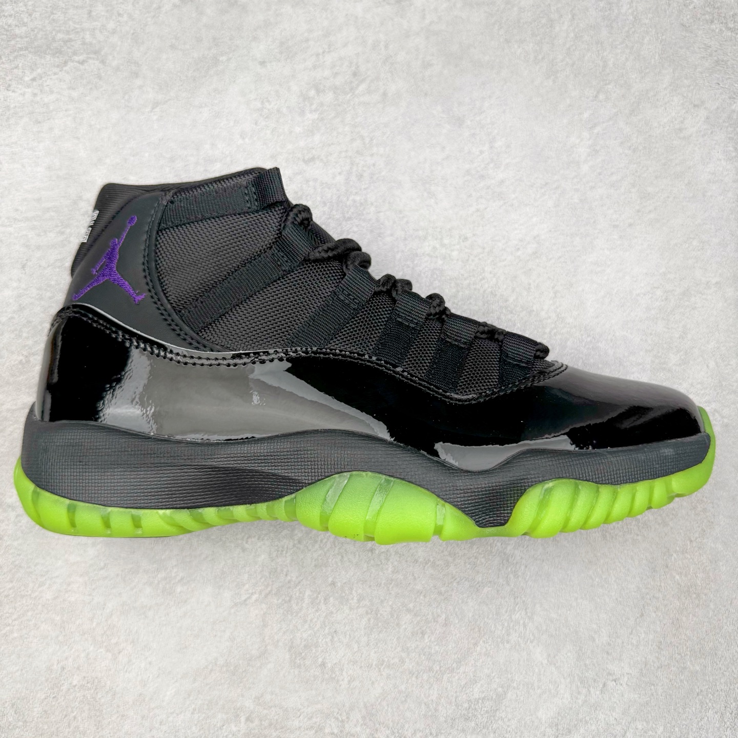 ＃头层真碳福利 Air Jordan AJ11 系列 黑绿 IB1378-001 原盒原配 原鞋开模 鞋型零差距 正确中底 正确背垫刷胶 正确注胶孔 钢印加持 真实原厂碳纤 尺码：36 36.5 37.5 38 38.5 39 40 40.5 41 42 42.5 43 44 44.5 45 46-选品中心