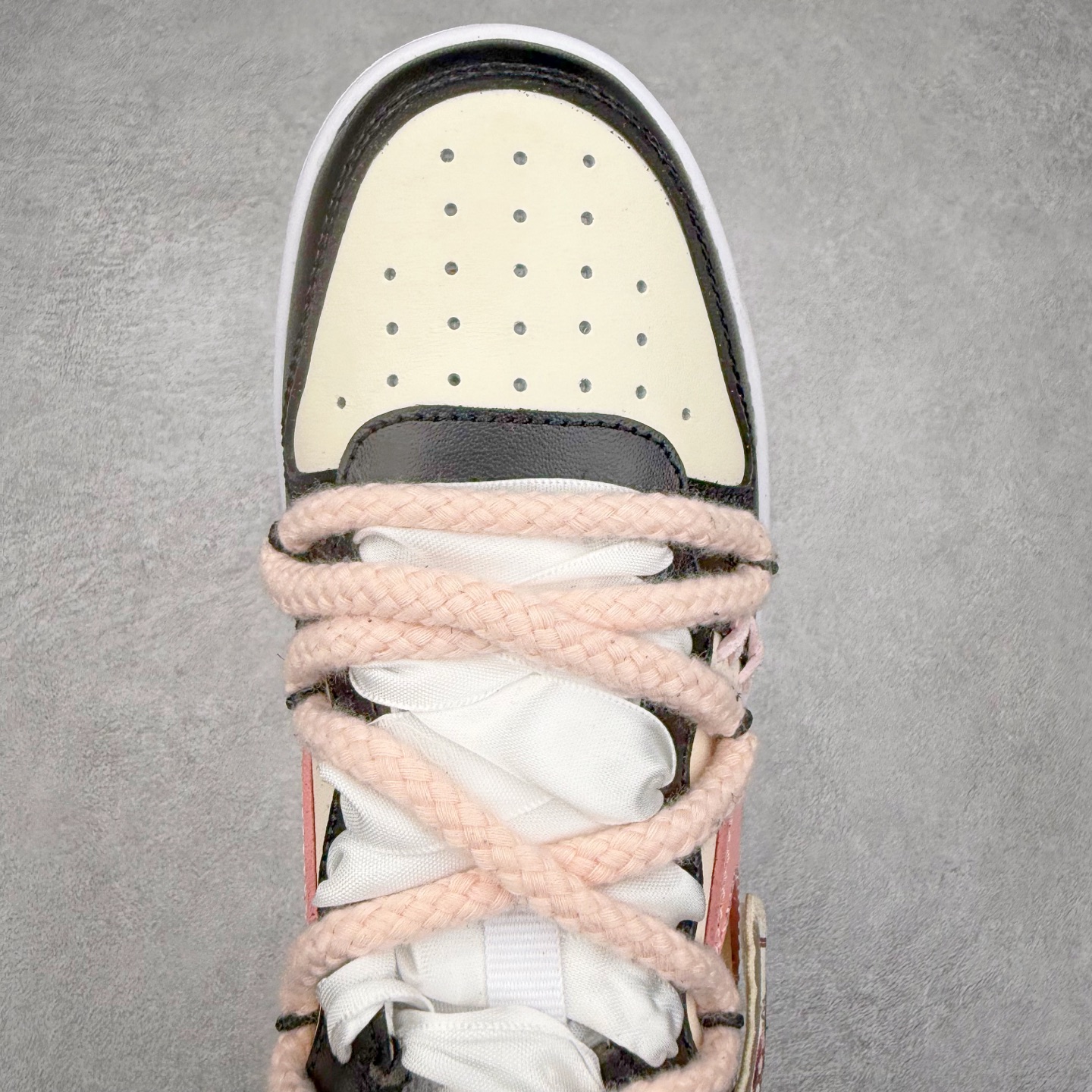 图片[4]-＃福利特价 NK Court Borough Low CB2 低帮百搭透气休闲运动板鞋 绑带解构风定制配色 原数据独家私模大底 经典耐用的设计 兼顾舒适脚感和出众风范 演绎匠心之作 结构性的支撑贴合感结合复古篮球设计 塑就场外全明星风范 尺码：36 36.5 37.5 38 38.5 39 40 40.5 41 42 42.5 43 44 44.5 45 46-选品中心