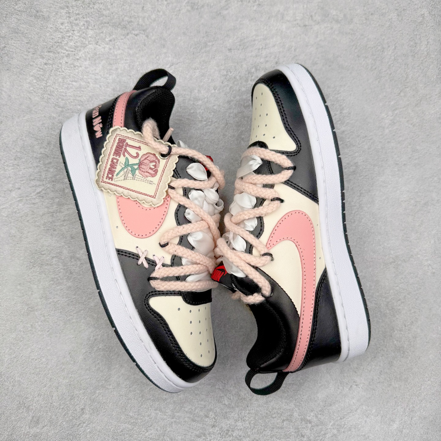 图片[3]-＃福利特价 NK Court Borough Low CB2 低帮百搭透气休闲运动板鞋 绑带解构风定制配色 原数据独家私模大底 经典耐用的设计 兼顾舒适脚感和出众风范 演绎匠心之作 结构性的支撑贴合感结合复古篮球设计 塑就场外全明星风范 尺码：36 36.5 37.5 38 38.5 39 40 40.5 41 42 42.5 43 44 44.5 45 46-选品中心