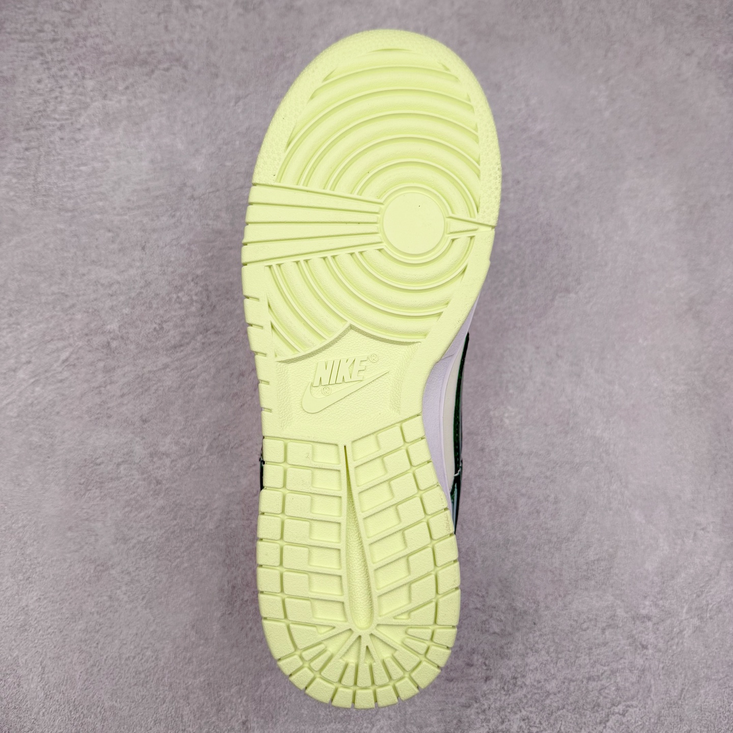 图片[9]-＃纯原福利 NK Dunk Low 定制配色 大厂出品 极力推荐 原装头层材料 独家版型蒸餾加工帶來的是更好的视觉和脚感体验大厂纯原品质出货 清洁度 电绣工艺 皮料切割干净无任何毛边 细节完美 尺码：36 36.5 37.5 38 38.5 39 40 40.5 41 42 42.5 43 44 44.5 45 46-选品中心