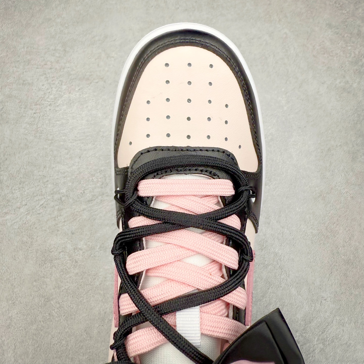 图片[4]-＃福利特价 NK Court Borough Low CB2 低帮百搭透气休闲运动板鞋 绑带解构风定制配色 原数据独家私模大底 经典耐用的设计 兼顾舒适脚感和出众风范 演绎匠心之作 结构性的支撑贴合感结合复古篮球设计 塑就场外全明星风范 尺码：36 36.5 37.5 38 38.5 39 40 40.5 41 42 42.5 43 44 44.5 45 46-选品中心