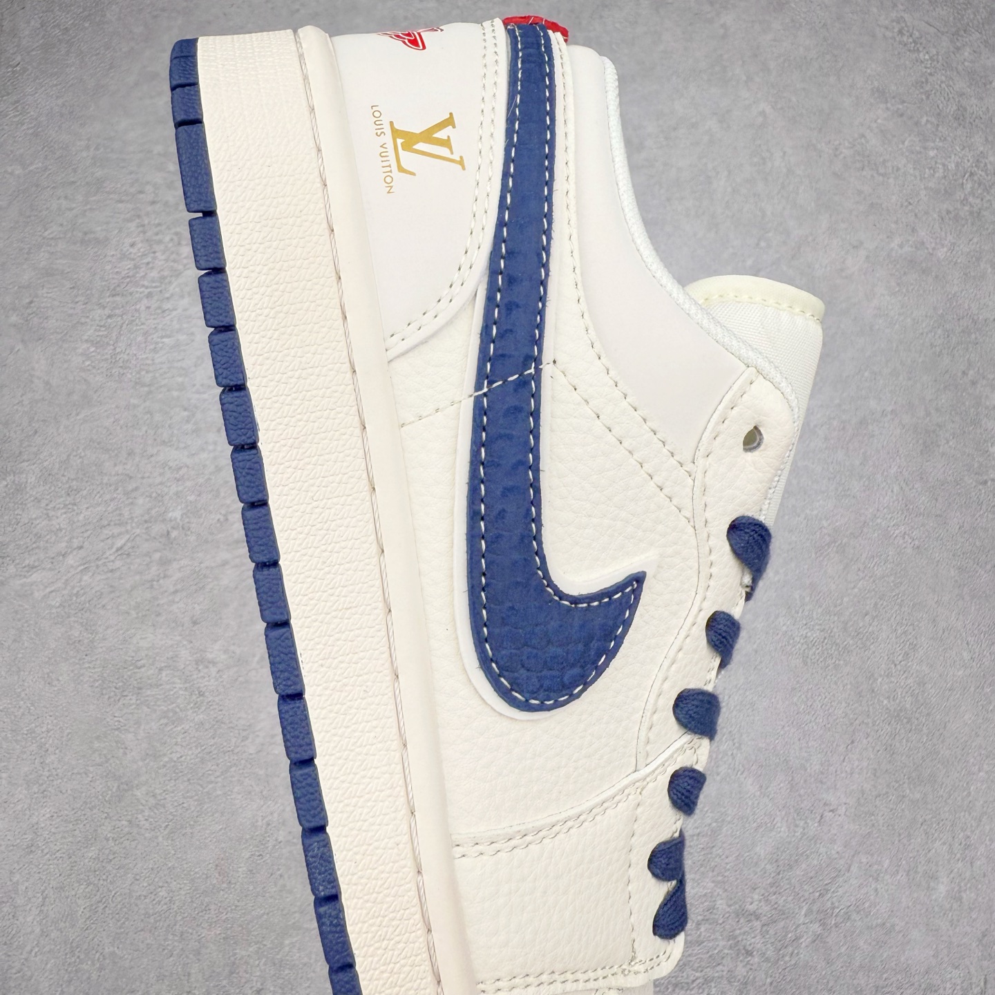 图片[6]-TS x Air Jordan AJ1 Low 倒钩低帮联名定制配色 XX3168-171 原厂内置气垫魔块 A模大底 头层小牛皮 鞋舌AJ原厂专用牛津布+AJ专用反口珍珠布+原厂无杂质高弹内里海棉+特殊封边弹力鞋带 实拍调校N版已经零色差零失真 百分百还原实物色彩所见即所得 不存在货不对板色差等低级问题 选购参考实物拍摄 不混卖不参货 只用心做好货严格选品 承诺混一赔十 尺码：36 36.5 37.5 38 38.5 39 40 40.5 41 42 42.5 43 44 44.5 45-选品中心