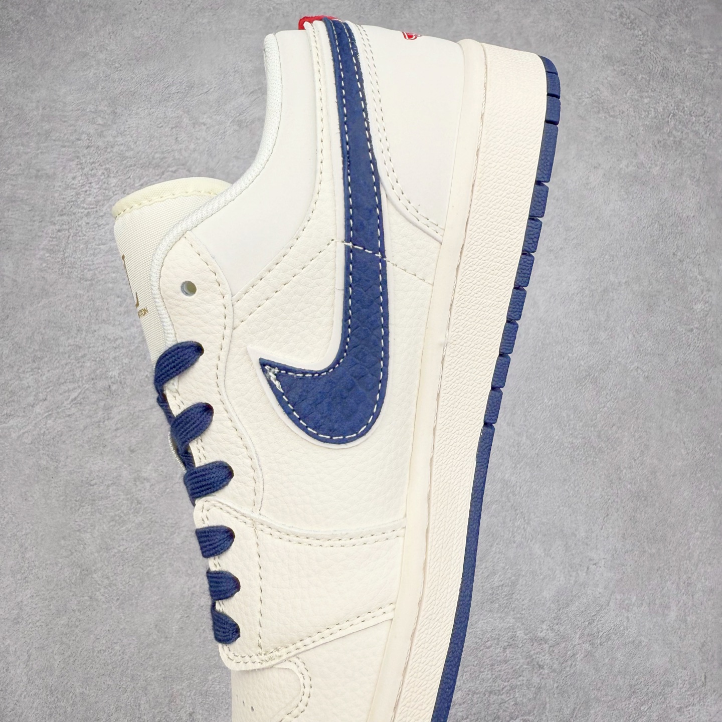 图片[7]-TS x Air Jordan AJ1 Low 倒钩低帮联名定制配色 XX3168-171 原厂内置气垫魔块 A模大底 头层小牛皮 鞋舌AJ原厂专用牛津布+AJ专用反口珍珠布+原厂无杂质高弹内里海棉+特殊封边弹力鞋带 实拍调校N版已经零色差零失真 百分百还原实物色彩所见即所得 不存在货不对板色差等低级问题 选购参考实物拍摄 不混卖不参货 只用心做好货严格选品 承诺混一赔十 尺码：36 36.5 37.5 38 38.5 39 40 40.5 41 42 42.5 43 44 44.5 45-选品中心