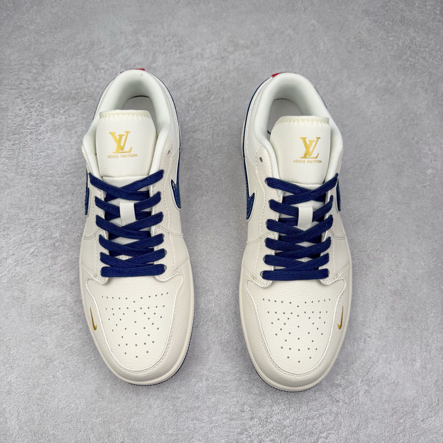 图片[2]-TS x Air Jordan AJ1 Low 倒钩低帮联名定制配色 XX3168-171 原厂内置气垫魔块 A模大底 头层小牛皮 鞋舌AJ原厂专用牛津布+AJ专用反口珍珠布+原厂无杂质高弹内里海棉+特殊封边弹力鞋带 实拍调校N版已经零色差零失真 百分百还原实物色彩所见即所得 不存在货不对板色差等低级问题 选购参考实物拍摄 不混卖不参货 只用心做好货严格选品 承诺混一赔十 尺码：36 36.5 37.5 38 38.5 39 40 40.5 41 42 42.5 43 44 44.5 45-选品中心