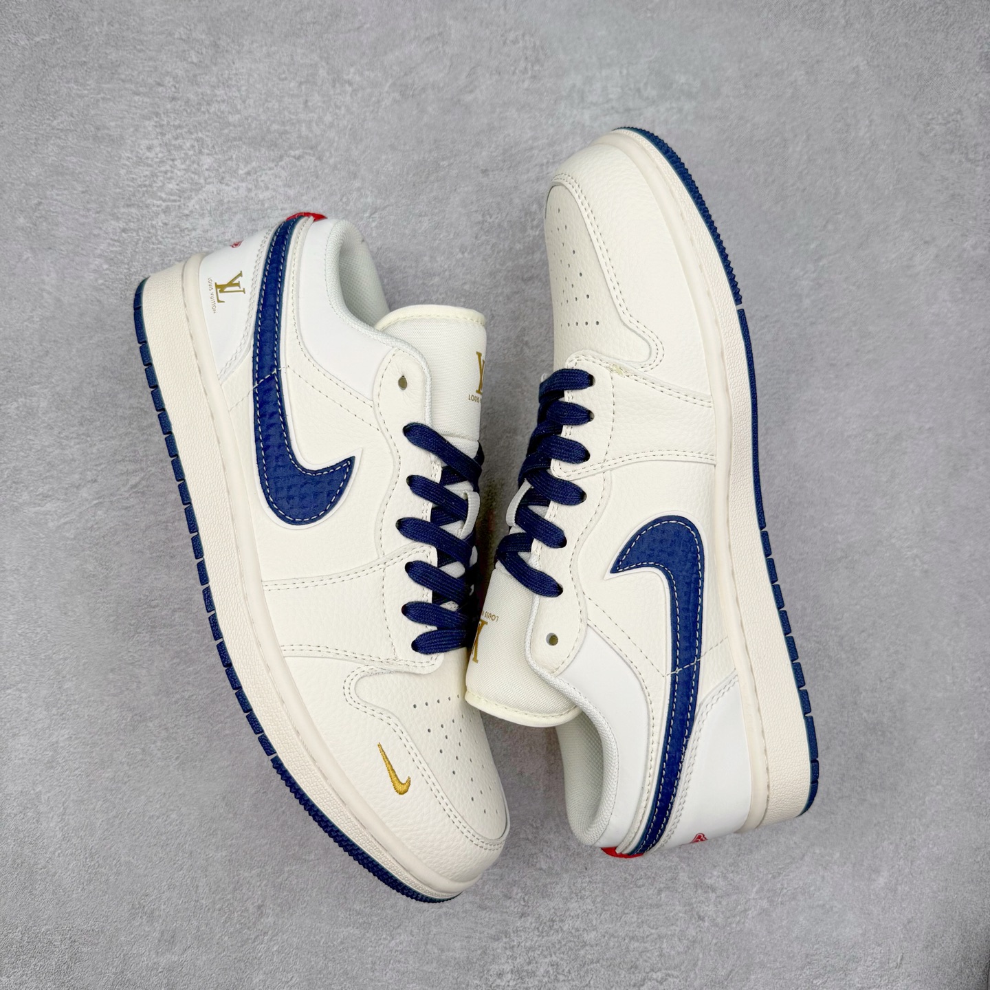 图片[3]-TS x Air Jordan AJ1 Low 倒钩低帮联名定制配色 XX3168-171 原厂内置气垫魔块 A模大底 头层小牛皮 鞋舌AJ原厂专用牛津布+AJ专用反口珍珠布+原厂无杂质高弹内里海棉+特殊封边弹力鞋带 实拍调校N版已经零色差零失真 百分百还原实物色彩所见即所得 不存在货不对板色差等低级问题 选购参考实物拍摄 不混卖不参货 只用心做好货严格选品 承诺混一赔十 尺码：36 36.5 37.5 38 38.5 39 40 40.5 41 42 42.5 43 44 44.5 45-选品中心