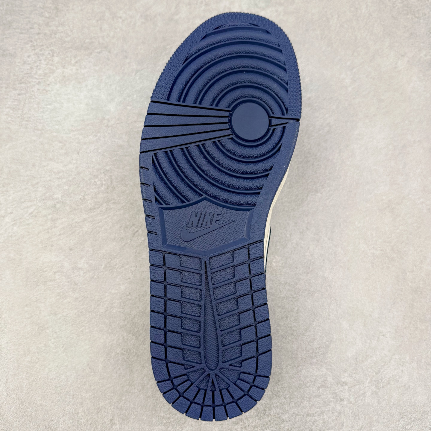 图片[9]-TS x Air Jordan AJ1 Low 倒钩低帮联名定制配色 XX3168-171 原厂内置气垫魔块 A模大底 头层小牛皮 鞋舌AJ原厂专用牛津布+AJ专用反口珍珠布+原厂无杂质高弹内里海棉+特殊封边弹力鞋带 实拍调校N版已经零色差零失真 百分百还原实物色彩所见即所得 不存在货不对板色差等低级问题 选购参考实物拍摄 不混卖不参货 只用心做好货严格选品 承诺混一赔十 尺码：36 36.5 37.5 38 38.5 39 40 40.5 41 42 42.5 43 44 44.5 45-选品中心