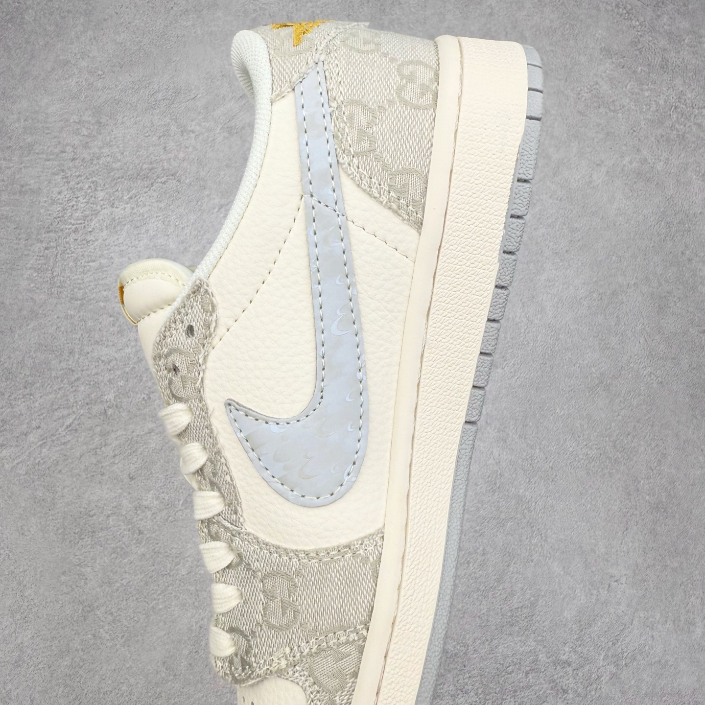 图片[7]-TS x Air Jordan AJ1 Low 倒钩低帮联名定制配色 XS7089-604 原厂内置气垫魔块 A模大底 头层小牛皮 鞋舌AJ原厂专用牛津布+AJ专用反口珍珠布+原厂无杂质高弹内里海棉+特殊封边弹力鞋带 实拍调校N版已经零色差零失真 百分百还原实物色彩所见即所得 不存在货不对板色差等低级问题 选购参考实物拍摄 不混卖不参货 只用心做好货严格选品 承诺混一赔十 尺码：36 36.5 37.5 38 38.5 39 40 40.5 41 42 42.5 43 44 44.5 45-选品中心