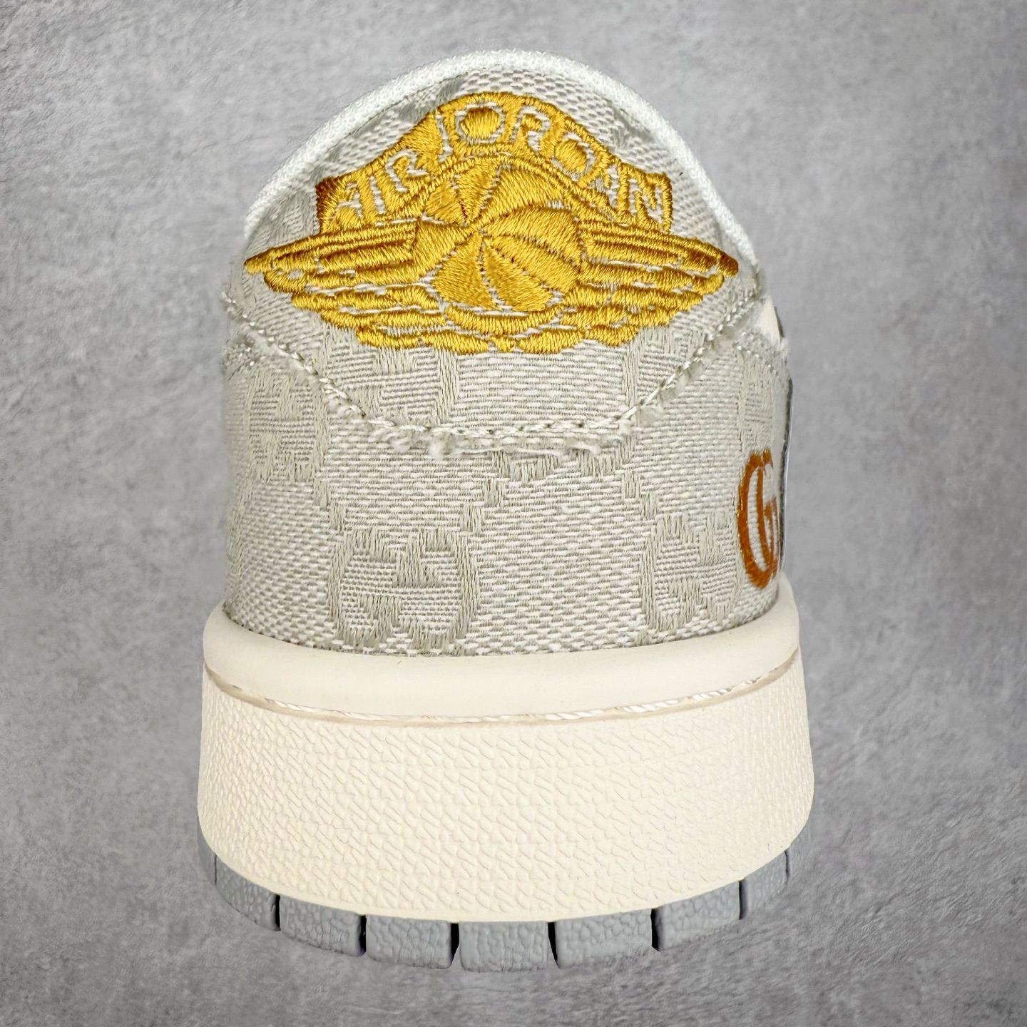 图片[8]-TS x Air Jordan AJ1 Low 倒钩低帮联名定制配色 XS7089-604 原厂内置气垫魔块 A模大底 头层小牛皮 鞋舌AJ原厂专用牛津布+AJ专用反口珍珠布+原厂无杂质高弹内里海棉+特殊封边弹力鞋带 实拍调校N版已经零色差零失真 百分百还原实物色彩所见即所得 不存在货不对板色差等低级问题 选购参考实物拍摄 不混卖不参货 只用心做好货严格选品 承诺混一赔十 尺码：36 36.5 37.5 38 38.5 39 40 40.5 41 42 42.5 43 44 44.5 45-选品中心