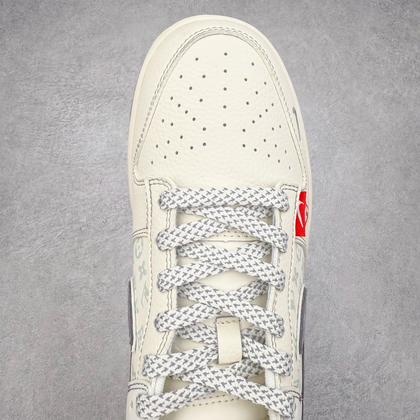 图片[4]-NK Dunk Low 定制配色 YX5066-360 大厂出品 极力推荐 原装头层材料 独家版型蒸餾加工帶來的是更好的视觉和脚感体验大厂纯原品质出货 清洁度 电绣工艺 皮料切割干净无任何毛边 细节完美 实拍调校N版已经零色差零失真 百分百还原实物色彩所见即所得 不存在货不对板色差等低级问题 选购参考实物拍摄 不混卖不参货 只用心做好货严格选品 承诺混一赔十 尺码：36 36.5 37.5 38 38.5 39 40 40.5 41 42 42.5 43 44 44.5 45-选品中心