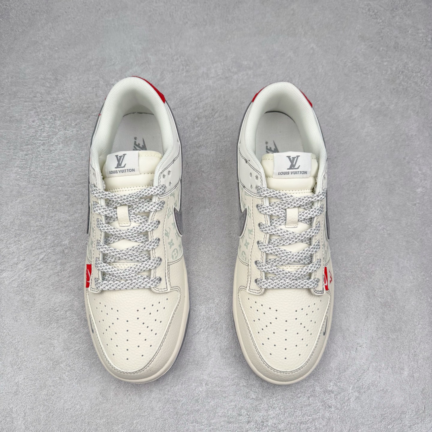 图片[2]-NK Dunk Low 定制配色 YX5066-360 大厂出品 极力推荐 原装头层材料 独家版型蒸餾加工帶來的是更好的视觉和脚感体验大厂纯原品质出货 清洁度 电绣工艺 皮料切割干净无任何毛边 细节完美 实拍调校N版已经零色差零失真 百分百还原实物色彩所见即所得 不存在货不对板色差等低级问题 选购参考实物拍摄 不混卖不参货 只用心做好货严格选品 承诺混一赔十 尺码：36 36.5 37.5 38 38.5 39 40 40.5 41 42 42.5 43 44 44.5 45-选品中心