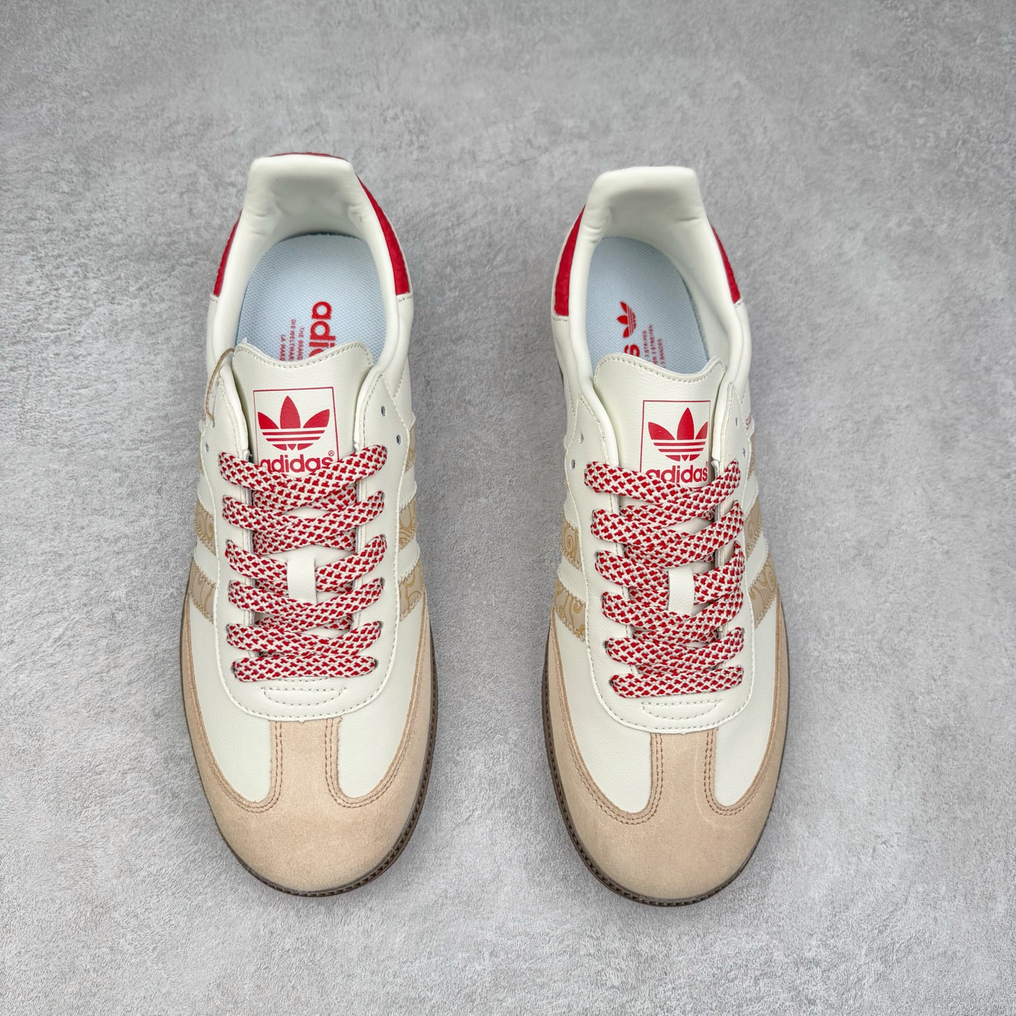 图片[2]-＃C2 AD Original Samba OG 复古经典轻便板鞋 定制配色 XR0007 这款桑巴鞋展示了高质量的工艺 带有装饰的超锁缝制和无缝的手感 柔软、柔软的皮革造型和标志性的3条纹完成了精致的外观 正规合身鞋带 鞋面上有绒面鞋垫 橡胶鞋底 享受正畸套筒软感 自50年代首次亮相以来就一直在赢得粉丝的青睐 尺码：36 36.5 37.5 38 38.5 39 40 40.5 41 42 42.5 43 44 44.5 45-选品中心