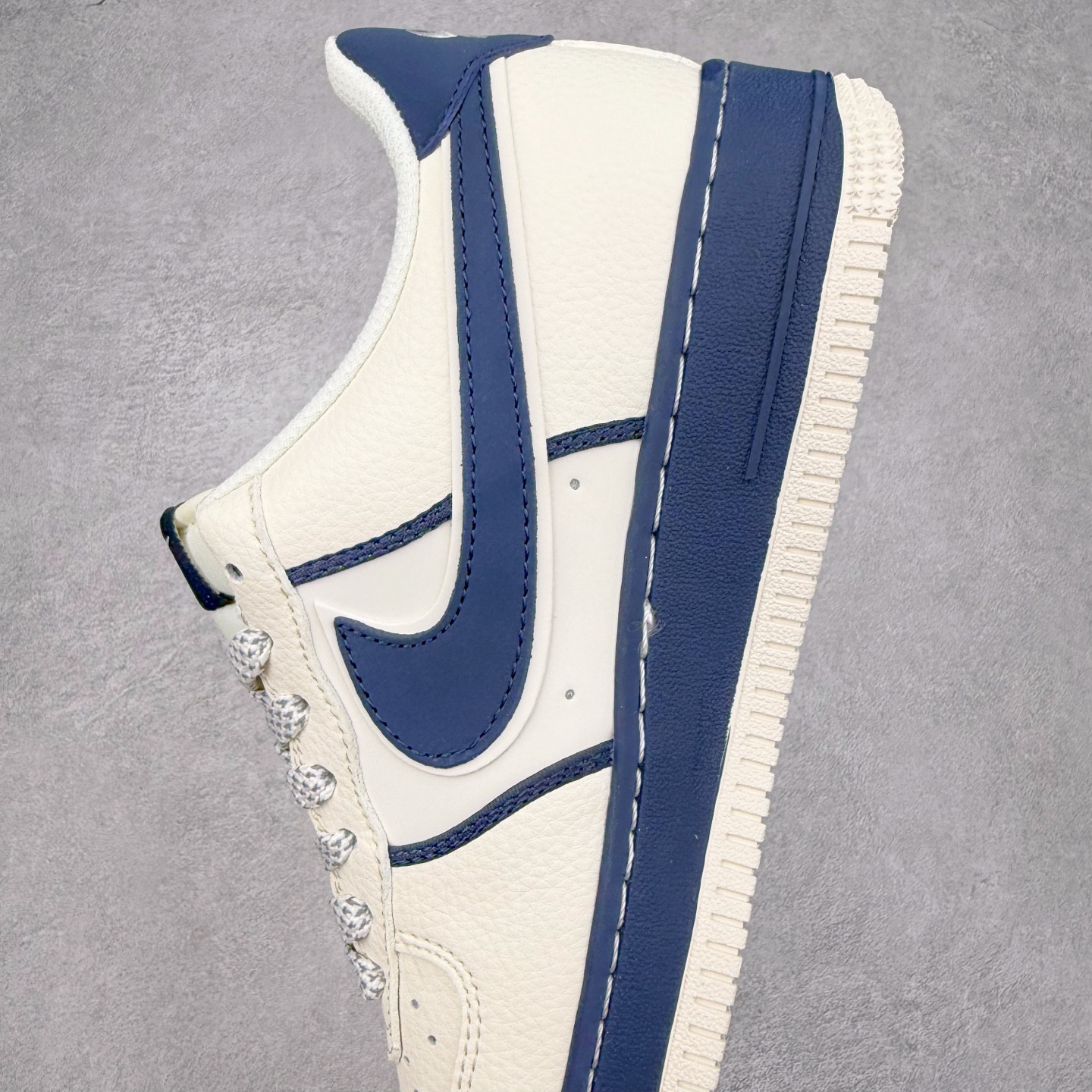 图片[7]-NK Air Force 1´07 Low 空军一号低帮百搭休闲运动板鞋 QW5836-009 柔软、弹性十足的缓震性能和出色的中底设计 横跨复古与现代的外型结合 造就出风靡全球 三十多年的Force 1 直到今天还深受青睐 实拍调校N版已经零色差零失真 百分百还原实物色彩所见即所得 不存在货不对板色差等低级问题 选购参考实物拍摄 不混卖不参货 只用心做好货严格选品 承诺混一赔十 尺码：36 36.5 37.5 38 38.5 39 40 40.5 41 42 42.5 43 44 44.5 45-选品中心