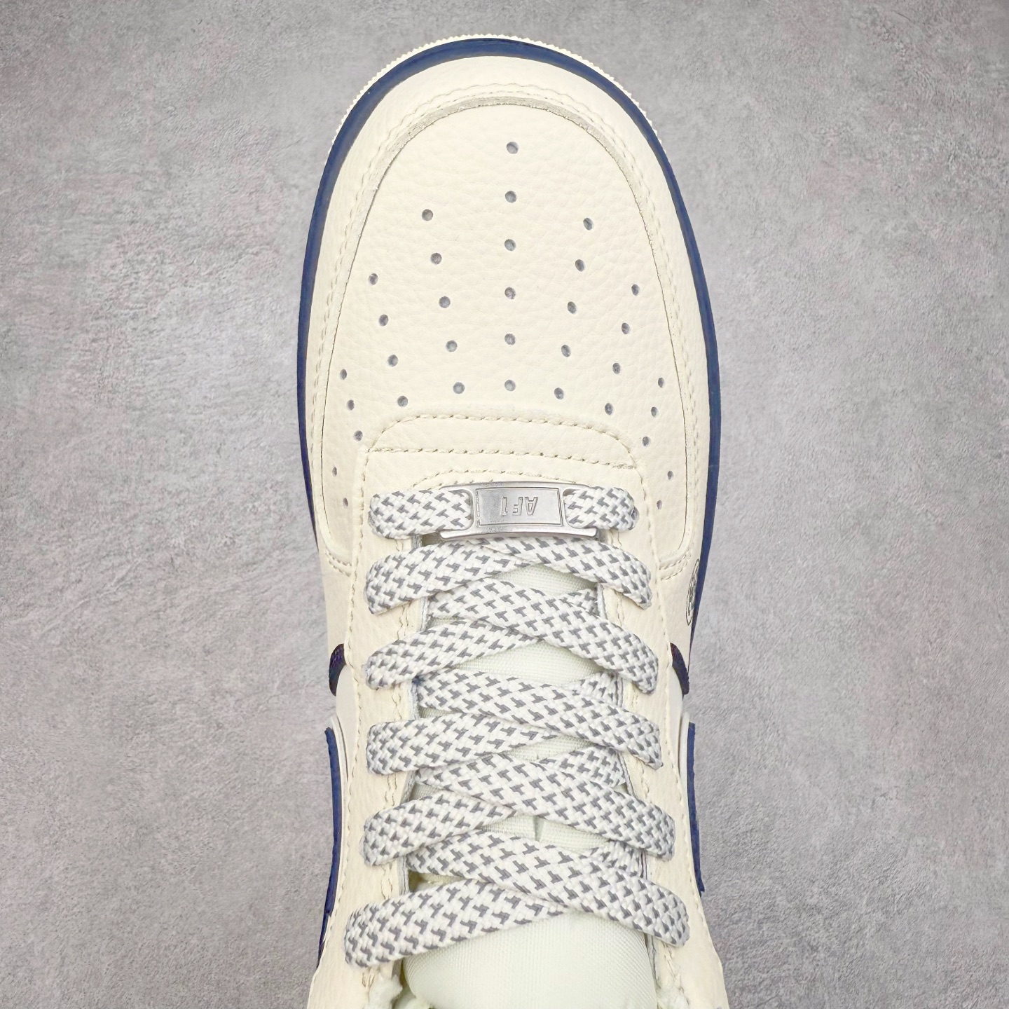 图片[4]-NK Air Force 1´07 Low 空军一号低帮百搭休闲运动板鞋 QW5836-009 柔软、弹性十足的缓震性能和出色的中底设计 横跨复古与现代的外型结合 造就出风靡全球 三十多年的Force 1 直到今天还深受青睐 实拍调校N版已经零色差零失真 百分百还原实物色彩所见即所得 不存在货不对板色差等低级问题 选购参考实物拍摄 不混卖不参货 只用心做好货严格选品 承诺混一赔十 尺码：36 36.5 37.5 38 38.5 39 40 40.5 41 42 42.5 43 44 44.5 45-选品中心