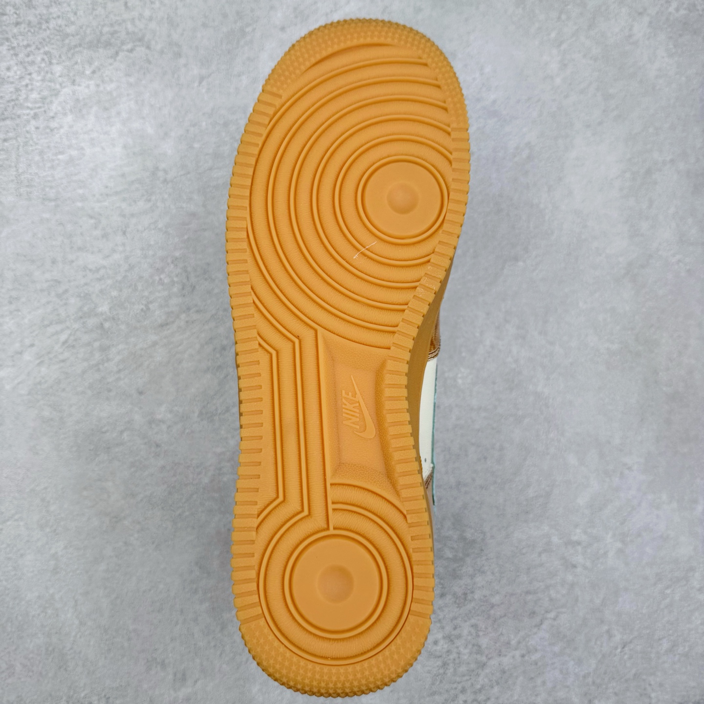 图片[9]-NK Air Force 1´07 Low 空军一号低帮百搭休闲运动板鞋 XC2351-505 柔软、弹性十足的缓震性能和出色的中底设计 横跨复古与现代的外型结合 造就出风靡全球 三十多年的Force 1 直到今天还深受青睐 实拍调校N版已经零色差零失真 百分百还原实物色彩所见即所得 不存在货不对板色差等低级问题 选购参考实物拍摄 不混卖不参货 只用心做好货严格选品 承诺混一赔十 尺码：36 36.5 37.5 38 38.5 39 40 40.5 41 42 42.5 43 44 44.5 45-选品中心