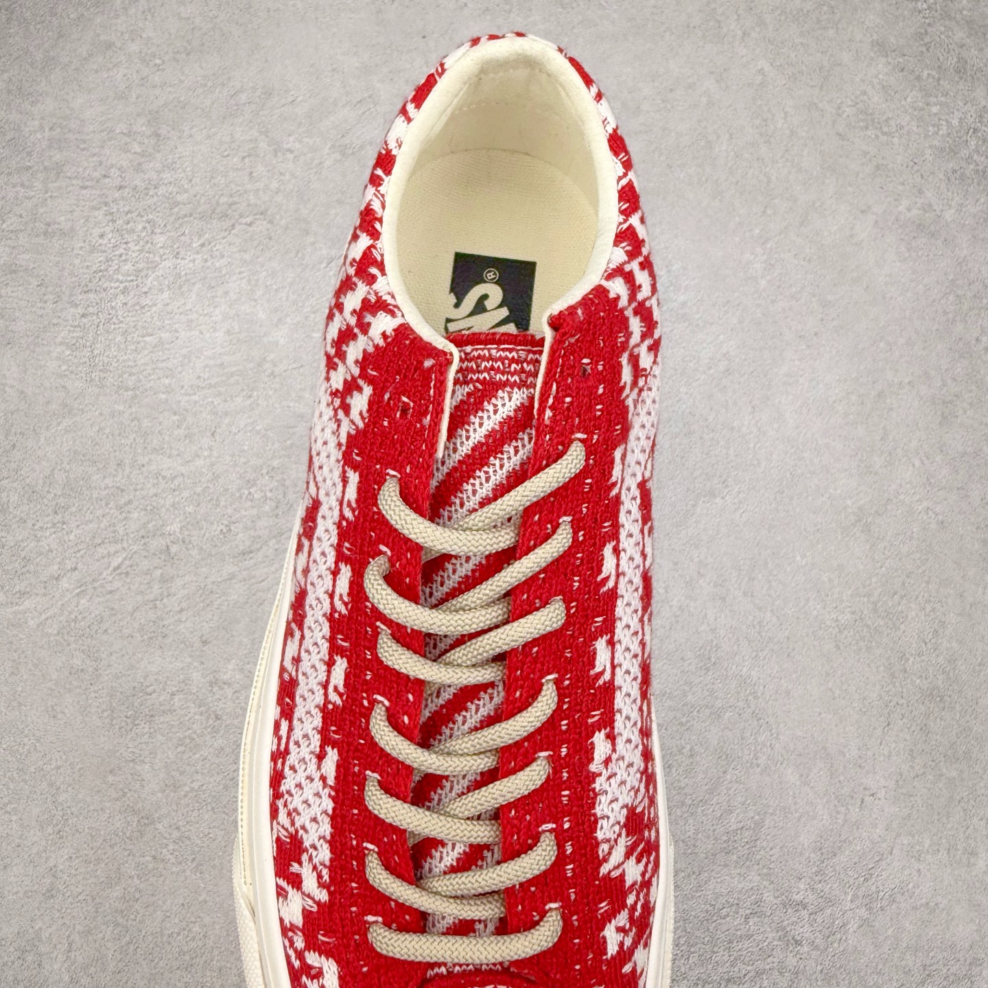 图片[5]-Vans Old Skool 36 EK 编织系列 Vans Premium 高阶支线 舒适百搭防滑耐磨休闲滑板鞋 鞋面采用编织面料工艺，舒适透气，独特新颖打破传统，复古感拉满。鞋底沿用招牌“华夫格”纹路，抓地力强，同时搭载缓震鞋垫，脚感轻盈贴合，适合日常通勤和滑板运动。 货号：VN000D8HHR0 黑色 货号：VN000D8HESW 红色 尺码：35 36 36.5 37 38 38.5 39 40 40.5 41 42 42.5 43 44-选品中心