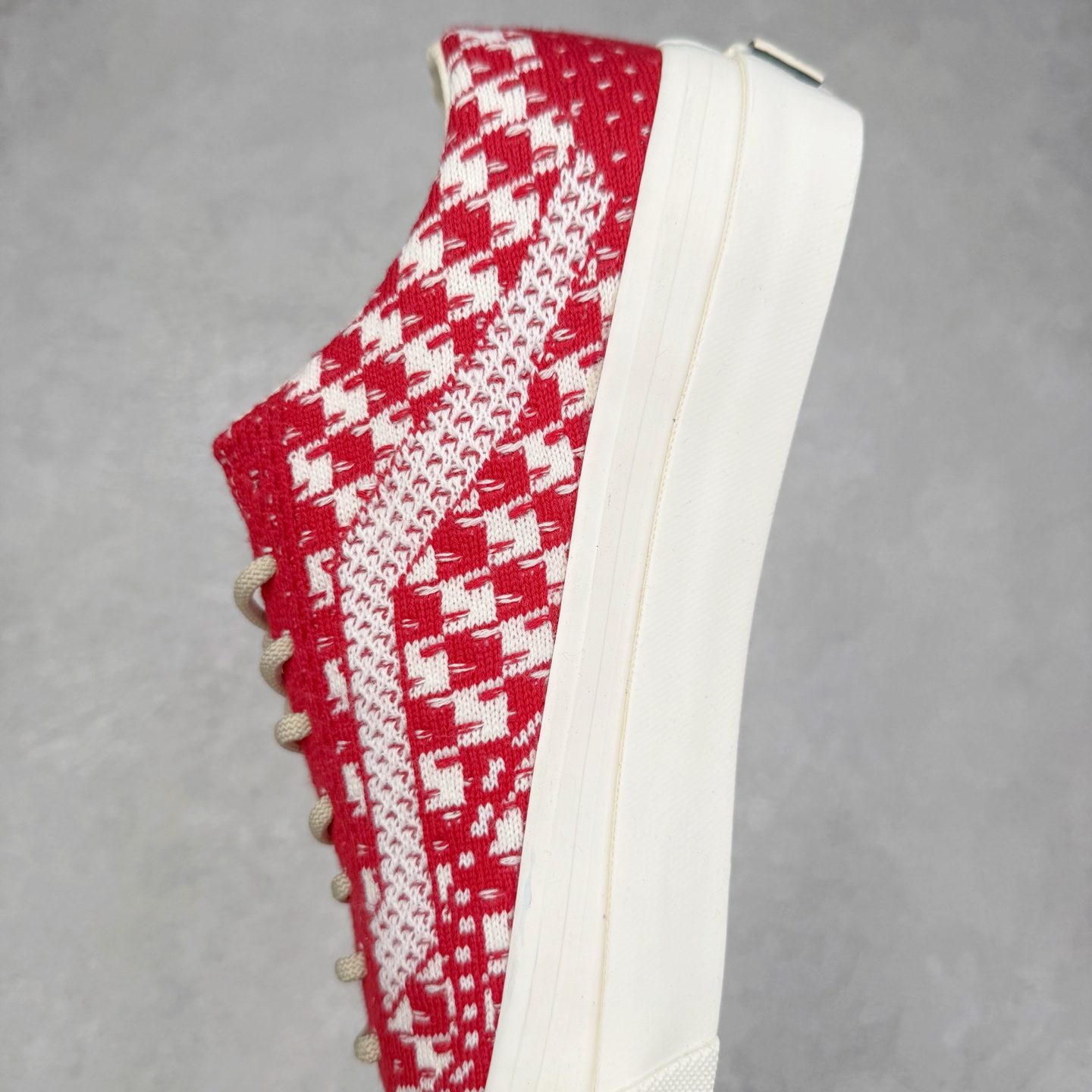 图片[7]-Vans Old Skool 36 EK 编织系列 Vans Premium 高阶支线 舒适百搭防滑耐磨休闲滑板鞋 鞋面采用编织面料工艺，舒适透气，独特新颖打破传统，复古感拉满。鞋底沿用招牌“华夫格”纹路，抓地力强，同时搭载缓震鞋垫，脚感轻盈贴合，适合日常通勤和滑板运动。 货号：VN000D8HHR0 黑色 货号：VN000D8HESW 红色 尺码：35 36 36.5 37 38 38.5 39 40 40.5 41 42 42.5 43 44-选品中心