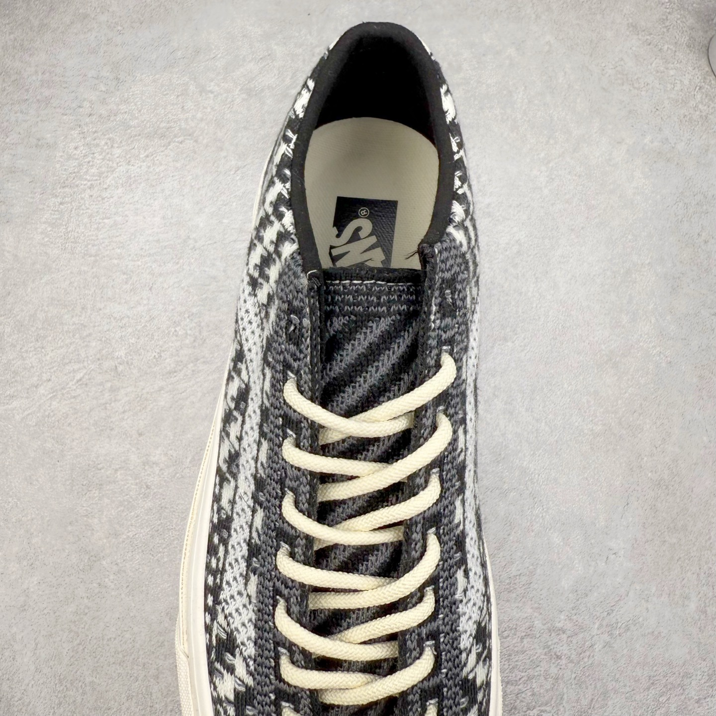 图片[5]-Vans Old Skool 36 EK 编织系列 Vans Premium 高阶支线 舒适百搭防滑耐磨休闲滑板鞋 鞋面采用编织面料工艺，舒适透气，独特新颖打破传统，复古感拉满。鞋底沿用招牌“华夫格”纹路，抓地力强，同时搭载缓震鞋垫，脚感轻盈贴合，适合日常通勤和滑板运动。 货号：VN000D8HHR0 黑色 货号：VN000D8HESW 红色 尺码：35 36 36.5 37 38 38.5 39 40 40.5 41 42 42.5 43 44-选品中心