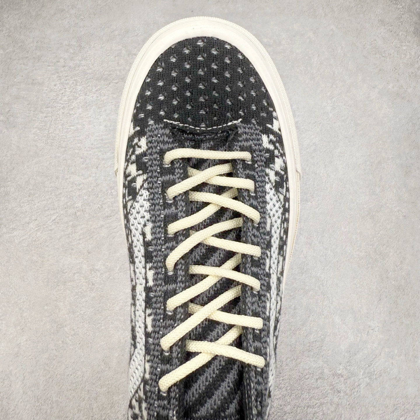 图片[4]-Vans Old Skool 36 EK 编织系列 Vans Premium 高阶支线 舒适百搭防滑耐磨休闲滑板鞋 鞋面采用编织面料工艺，舒适透气，独特新颖打破传统，复古感拉满。鞋底沿用招牌“华夫格”纹路，抓地力强，同时搭载缓震鞋垫，脚感轻盈贴合，适合日常通勤和滑板运动。 货号：VN000D8HHR0 黑色 货号：VN000D8HESW 红色 尺码：35 36 36.5 37 38 38.5 39 40 40.5 41 42 42.5 43 44-选品中心