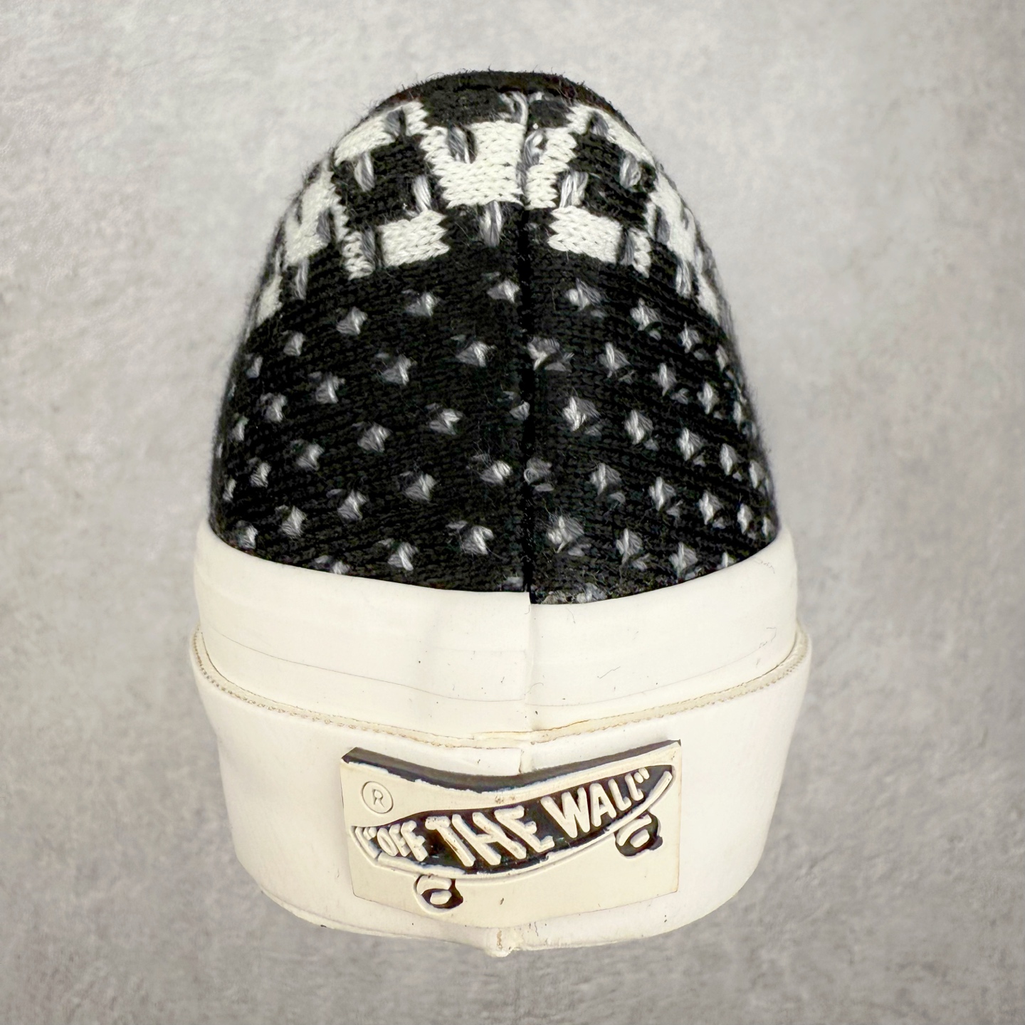 图片[8]-Vans Old Skool 36 EK 编织系列 Vans Premium 高阶支线 舒适百搭防滑耐磨休闲滑板鞋 鞋面采用编织面料工艺，舒适透气，独特新颖打破传统，复古感拉满。鞋底沿用招牌“华夫格”纹路，抓地力强，同时搭载缓震鞋垫，脚感轻盈贴合，适合日常通勤和滑板运动。 货号：VN000D8HHR0 黑色 货号：VN000D8HESW 红色 尺码：35 36 36.5 37 38 38.5 39 40 40.5 41 42 42.5 43 44-选品中心