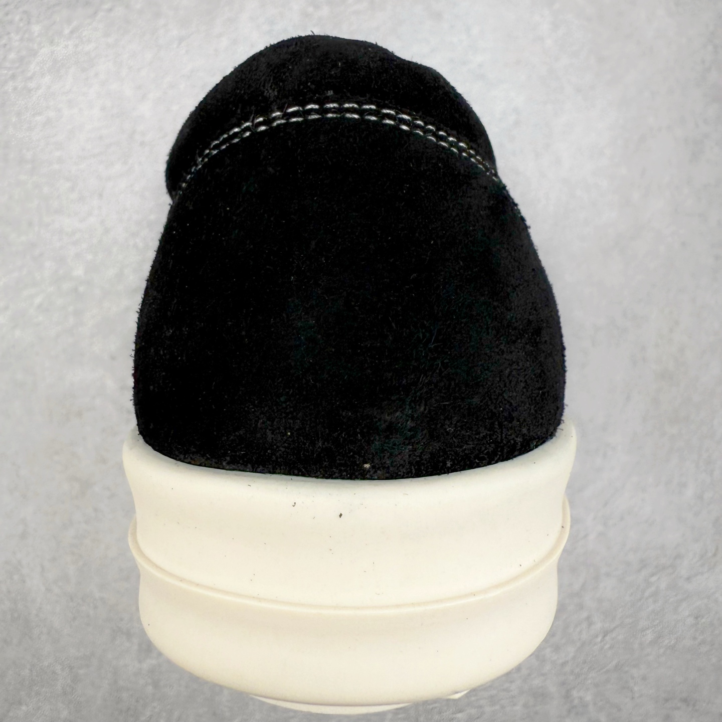 图片[8]-＃F纯原 Rick Owens Edfu 瑞克·欧文斯低帮皮面时尚运动板鞋 最新版底模 drkshdw字体凸出来的 无半点色差 斜纹布的材质和间距都是极致还原 【鞋头采用原版一致工艺 又翘又歪的效果目前这个技术市面上的任何版本都达不到这个效果】【经历了3个半月时间洪师傅带领8人团队终于研究出1-1复刻还原版本 东莞厚街洪师傅是一位有着17年的开板师经验丰富的一位老师傅 一针一孔的研究 私模开发205个走针69个细节一步到位不敢说百分百💯保证有百分之98还原 慢工出细活 好的产品不怕晚 这次的开发针对艺术家 收藏家 高品质的人群 定制品牌logo的拉链 超大一比一规格礼盒装 重达3斤以上 外加定制欧文斯保护盒 配有日文、英文 双语种配件卡片 细节诠释 一件不落 鞋盒翻盖 三标 正面+底部都一一做到 虽然增加不了实质的成本 但是打磨产品的细节 再微小也会还原 尺码：38 39 40 41 42 43 44 45 46-选品中心