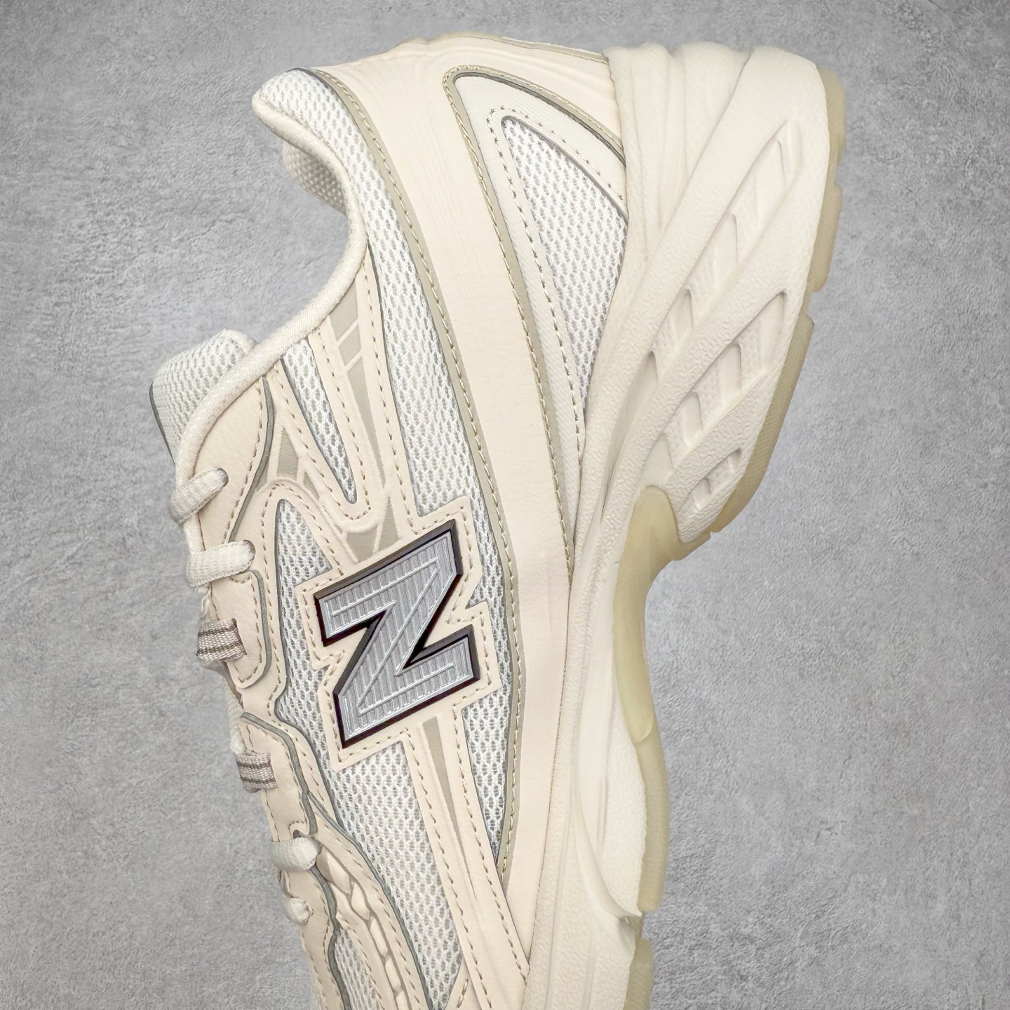 图片[7]-＃DT纯原 New Balance MR740 NB新百伦系列复古老爹风休闲运动慢跑鞋 采用轻质牛剖革拼接透气网眼衬垫织物鞋面材质 T-Beam大底提供足步弓支撑 保持步态稳定#后跟搭载外露缓震胶 鞋身整体以各种深浅不一的灰色覆盖 鞋头以淡蓝色调装饰，网眼衬垫通过不规律的色块实现做旧的美感 泛黄的鞋底更是进一步增添了复古气息 尺码：36 37 37.5 38 38.5 39.5 40 40.5 41.5 42 42.5 43 44 44.5 45-选品中心