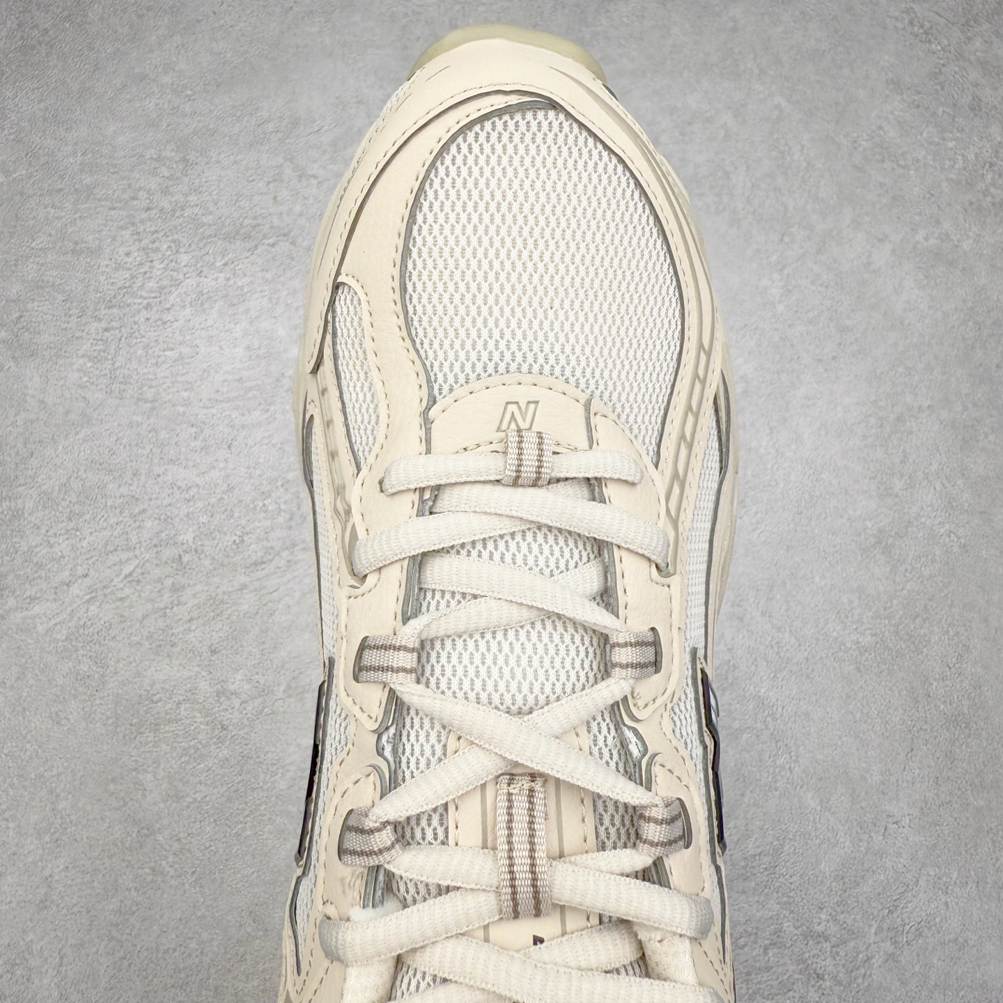 图片[4]-＃DT纯原 New Balance MR740 NB新百伦系列复古老爹风休闲运动慢跑鞋 采用轻质牛剖革拼接透气网眼衬垫织物鞋面材质 T-Beam大底提供足步弓支撑 保持步态稳定#后跟搭载外露缓震胶 鞋身整体以各种深浅不一的灰色覆盖 鞋头以淡蓝色调装饰，网眼衬垫通过不规律的色块实现做旧的美感 泛黄的鞋底更是进一步增添了复古气息 尺码：36 37 37.5 38 38.5 39.5 40 40.5 41.5 42 42.5 43 44 44.5 45-选品中心