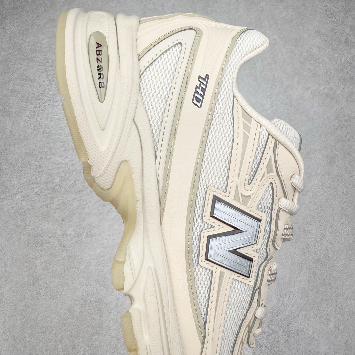 图片[6]-＃DT纯原 New Balance MR740 NB新百伦系列复古老爹风休闲运动慢跑鞋 采用轻质牛剖革拼接透气网眼衬垫织物鞋面材质 T-Beam大底提供足步弓支撑 保持步态稳定#后跟搭载外露缓震胶 鞋身整体以各种深浅不一的灰色覆盖 鞋头以淡蓝色调装饰，网眼衬垫通过不规律的色块实现做旧的美感 泛黄的鞋底更是进一步增添了复古气息 尺码：36 37 37.5 38 38.5 39.5 40 40.5 41.5 42 42.5 43 44 44.5 45-选品中心