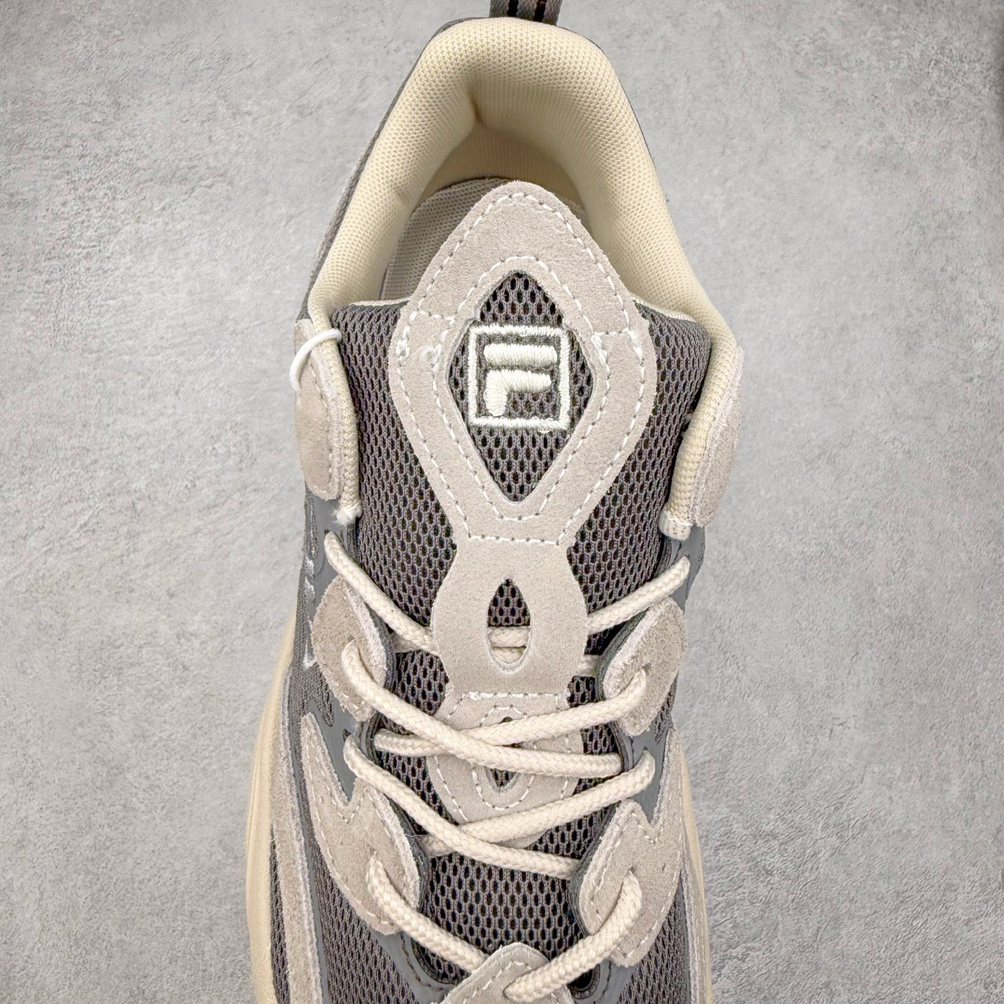 图片[5]-FILA SKIIPPER 斐乐火星2.0减震防滑网面老爹鞋 复古风重现 原鞋开版定制 正品同步鞋材 皮革拼接麂皮 搭配透气网布 主打复古潮流 白粉紫撞色设计 视觉冲击十足 超厚EVA软底设计 轻量舒适脚感 附带内增高效果 妥妥仙女款 完美上脚体验 女神必入单品 强烈推荐 尺码：35.5 36 36.5 37.5 38 38.5 39 40 40.5 41 42 42.5 43 44 44.5 45 45.5-选品中心