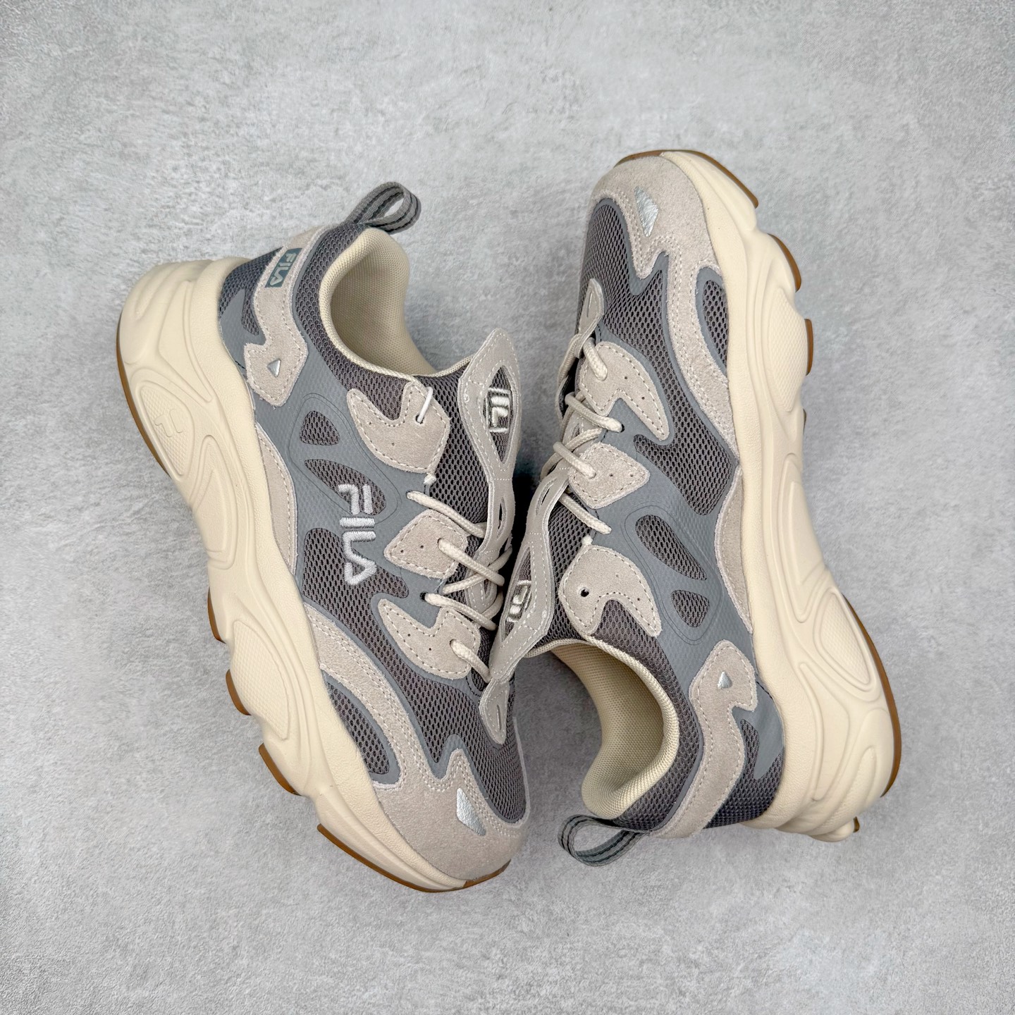 图片[3]-FILA SKIIPPER 斐乐火星2.0减震防滑网面老爹鞋 复古风重现 原鞋开版定制 正品同步鞋材 皮革拼接麂皮 搭配透气网布 主打复古潮流 白粉紫撞色设计 视觉冲击十足 超厚EVA软底设计 轻量舒适脚感 附带内增高效果 妥妥仙女款 完美上脚体验 女神必入单品 强烈推荐 尺码：35.5 36 36.5 37.5 38 38.5 39 40 40.5 41 42 42.5 43 44 44.5 45 45.5-选品中心