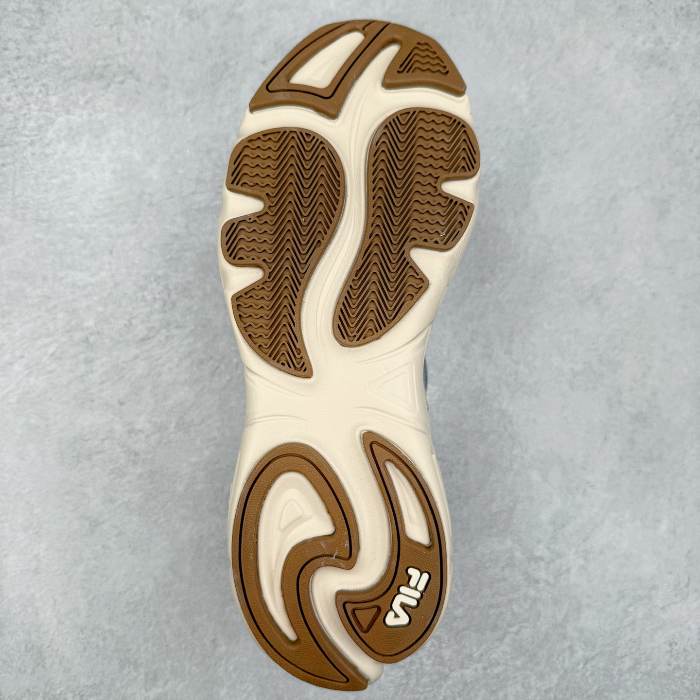 图片[9]-FILA SKIIPPER 斐乐火星2.0减震防滑网面老爹鞋 复古风重现 原鞋开版定制 正品同步鞋材 皮革拼接麂皮 搭配透气网布 主打复古潮流 白粉紫撞色设计 视觉冲击十足 超厚EVA软底设计 轻量舒适脚感 附带内增高效果 妥妥仙女款 完美上脚体验 女神必入单品 强烈推荐 尺码：35.5 36 36.5 37.5 38 38.5 39 40 40.5 41 42 42.5 43 44 44.5 45 45.5-选品中心