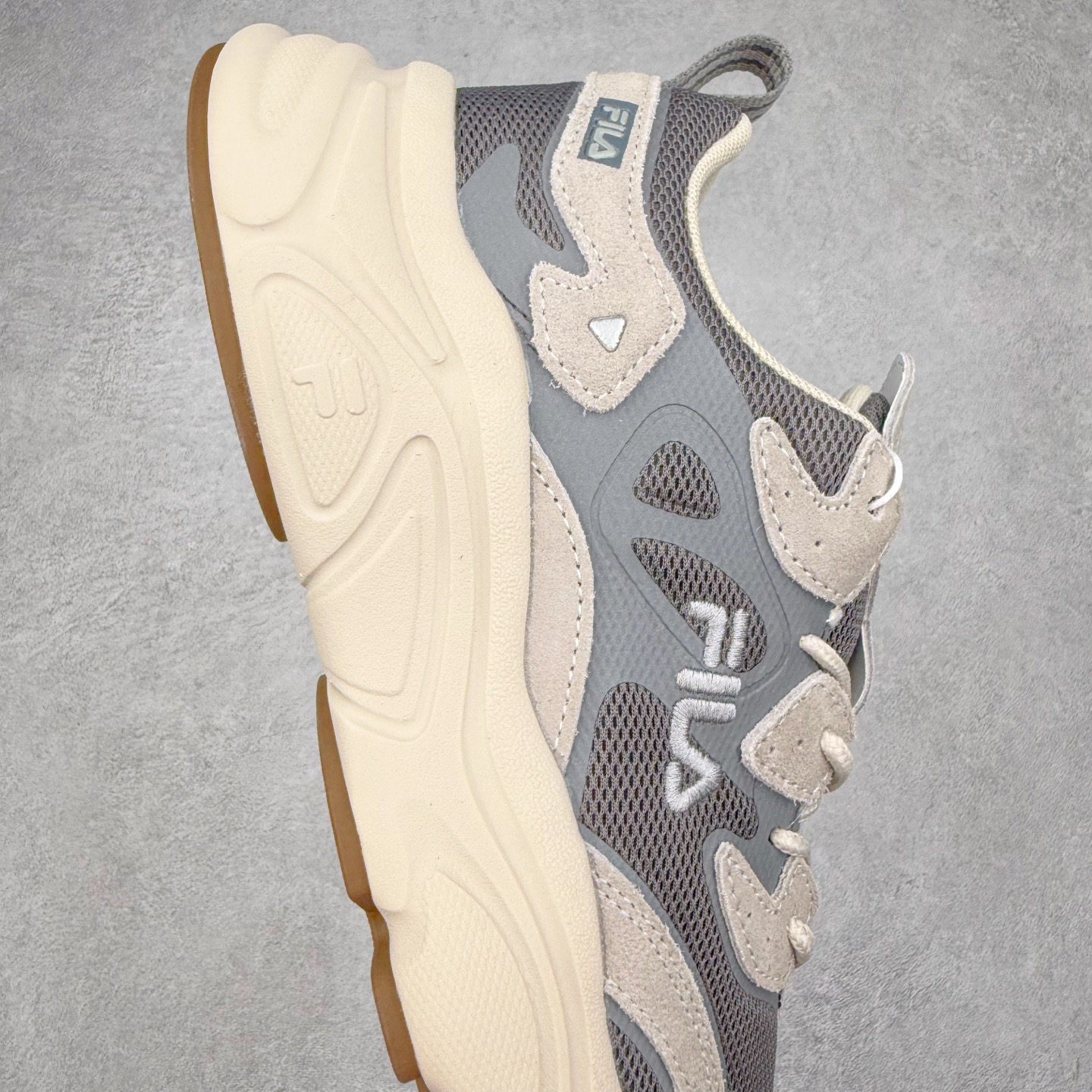 图片[6]-FILA SKIIPPER 斐乐火星2.0减震防滑网面老爹鞋 复古风重现 原鞋开版定制 正品同步鞋材 皮革拼接麂皮 搭配透气网布 主打复古潮流 白粉紫撞色设计 视觉冲击十足 超厚EVA软底设计 轻量舒适脚感 附带内增高效果 妥妥仙女款 完美上脚体验 女神必入单品 强烈推荐 尺码：35.5 36 36.5 37.5 38 38.5 39 40 40.5 41 42 42.5 43 44 44.5 45 45.5-选品中心