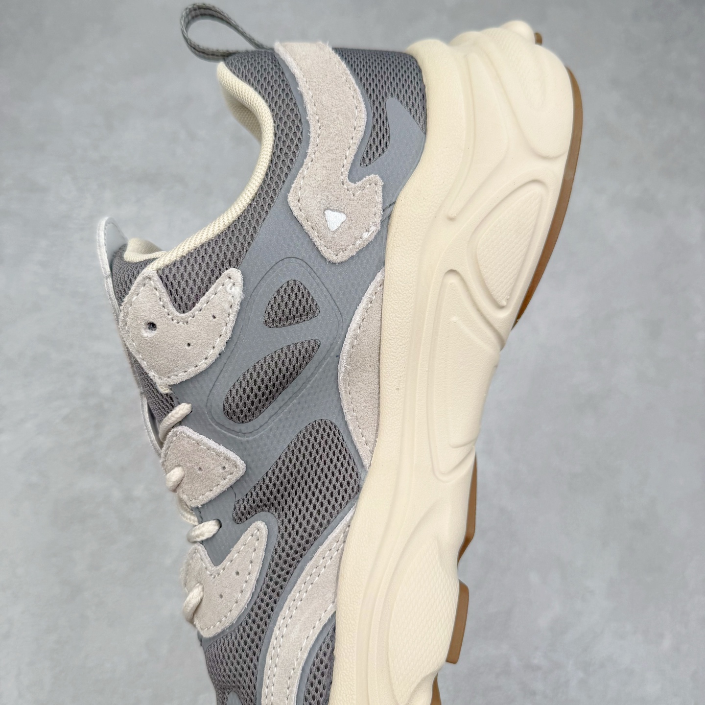 图片[7]-FILA SKIIPPER 斐乐火星2.0减震防滑网面老爹鞋 复古风重现 原鞋开版定制 正品同步鞋材 皮革拼接麂皮 搭配透气网布 主打复古潮流 白粉紫撞色设计 视觉冲击十足 超厚EVA软底设计 轻量舒适脚感 附带内增高效果 妥妥仙女款 完美上脚体验 女神必入单品 强烈推荐 尺码：35.5 36 36.5 37.5 38 38.5 39 40 40.5 41 42 42.5 43 44 44.5 45 45.5-选品中心