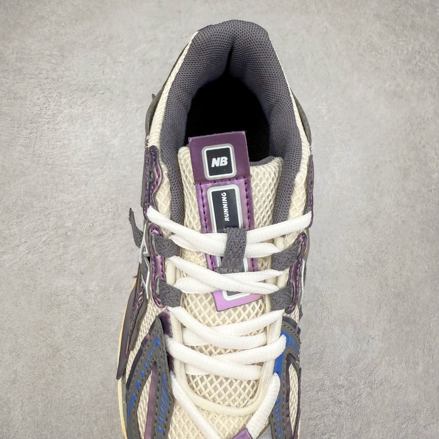 图片[5]-New Balance M1906R NB新百伦系列复古老爹风休闲运动慢跑鞋 日韩出口特供订单 全网最全配色 配套商长期套现长期补货 全新货品 正常出厂触屏不到的单价 超级跑量款 全套原楦原纸板原厂数据开发 进口三明治网面 原装进口翻毛皮料正确绒感卡色 正确中底拉帮中底网布细节 采用轻质牛剖革拼接透气网眼衬垫织物鞋面材质 T-Beam大底提供足步弓支撑 保持步态稳定 后跟搭载外露缓震胶 鞋身整体以各种深浅不一的灰色覆盖 鞋头以淡蓝色调装饰 网眼衬垫通过不规律的色块实现做旧的美感 泛黄的鞋底更是进一步增添了复古气息 尺码：36 37 37.5 38 38.5 39.5 40 40.5 41.5 42 42.5 43 44 45-选品中心