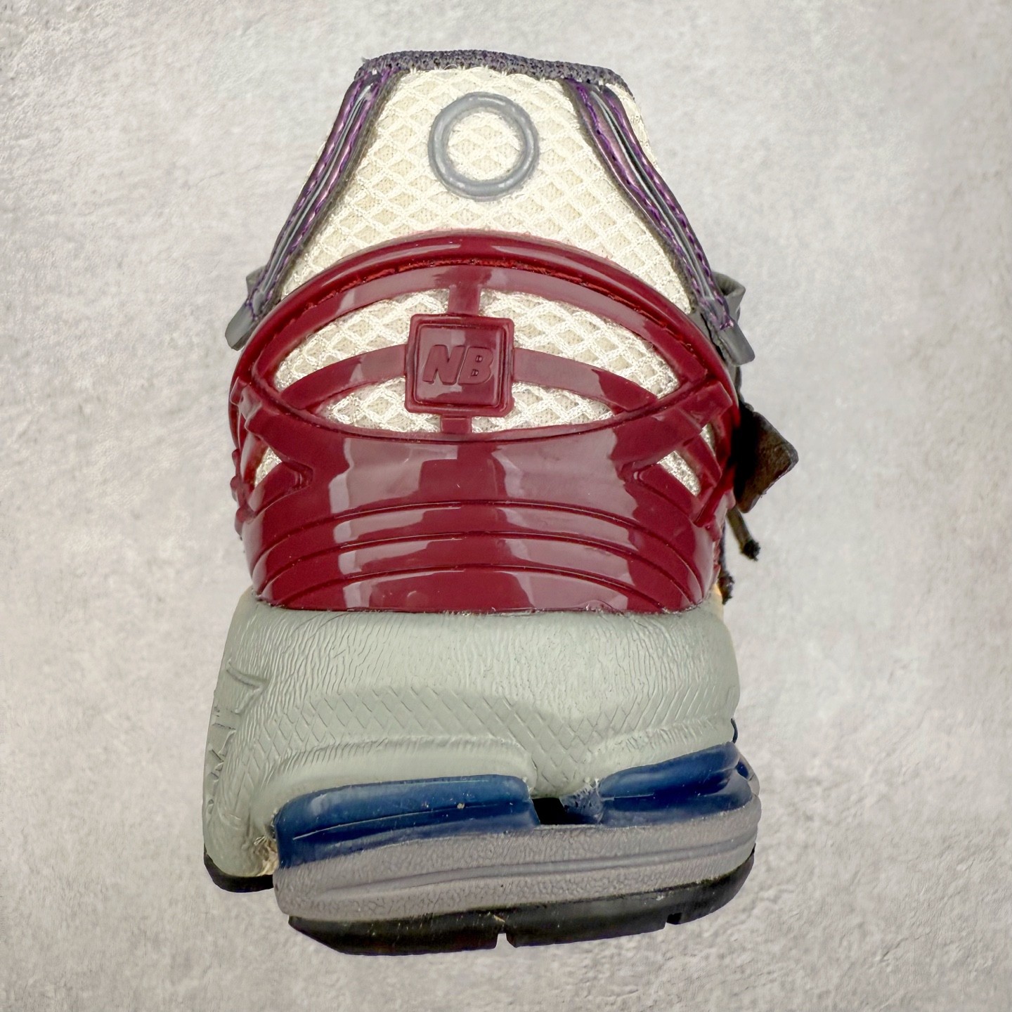 图片[8]-New Balance M1906R NB新百伦系列复古老爹风休闲运动慢跑鞋 日韩出口特供订单 全网最全配色 配套商长期套现长期补货 全新货品 正常出厂触屏不到的单价 超级跑量款 全套原楦原纸板原厂数据开发 进口三明治网面 原装进口翻毛皮料正确绒感卡色 正确中底拉帮中底网布细节 采用轻质牛剖革拼接透气网眼衬垫织物鞋面材质 T-Beam大底提供足步弓支撑 保持步态稳定 后跟搭载外露缓震胶 鞋身整体以各种深浅不一的灰色覆盖 鞋头以淡蓝色调装饰 网眼衬垫通过不规律的色块实现做旧的美感 泛黄的鞋底更是进一步增添了复古气息 尺码：36 37 37.5 38 38.5 39.5 40 40.5 41.5 42 42.5 43 44 45-选品中心