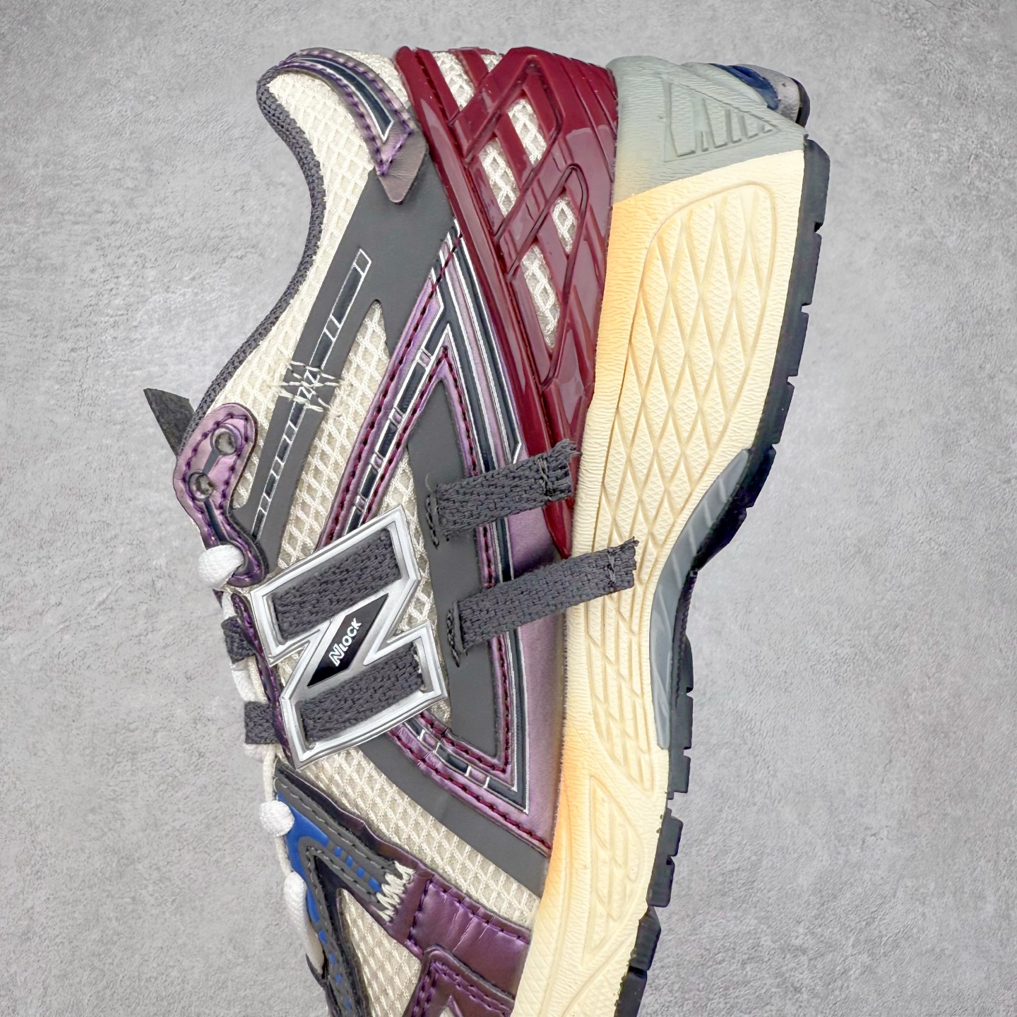 图片[7]-New Balance M1906R NB新百伦系列复古老爹风休闲运动慢跑鞋 日韩出口特供订单 全网最全配色 配套商长期套现长期补货 全新货品 正常出厂触屏不到的单价 超级跑量款 全套原楦原纸板原厂数据开发 进口三明治网面 原装进口翻毛皮料正确绒感卡色 正确中底拉帮中底网布细节 采用轻质牛剖革拼接透气网眼衬垫织物鞋面材质 T-Beam大底提供足步弓支撑 保持步态稳定 后跟搭载外露缓震胶 鞋身整体以各种深浅不一的灰色覆盖 鞋头以淡蓝色调装饰 网眼衬垫通过不规律的色块实现做旧的美感 泛黄的鞋底更是进一步增添了复古气息 尺码：36 37 37.5 38 38.5 39.5 40 40.5 41.5 42 42.5 43 44 45-选品中心