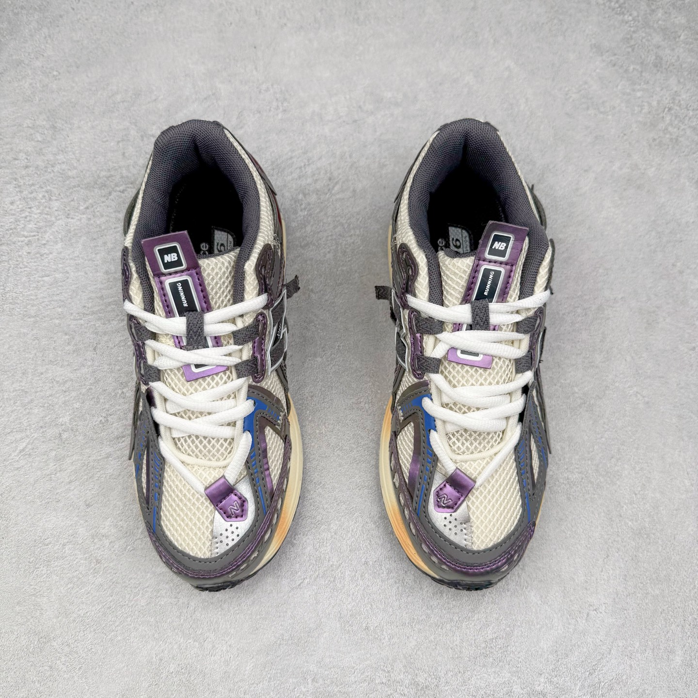 图片[2]-New Balance M1906R NB新百伦系列复古老爹风休闲运动慢跑鞋 日韩出口特供订单 全网最全配色 配套商长期套现长期补货 全新货品 正常出厂触屏不到的单价 超级跑量款 全套原楦原纸板原厂数据开发 进口三明治网面 原装进口翻毛皮料正确绒感卡色 正确中底拉帮中底网布细节 采用轻质牛剖革拼接透气网眼衬垫织物鞋面材质 T-Beam大底提供足步弓支撑 保持步态稳定 后跟搭载外露缓震胶 鞋身整体以各种深浅不一的灰色覆盖 鞋头以淡蓝色调装饰 网眼衬垫通过不规律的色块实现做旧的美感 泛黄的鞋底更是进一步增添了复古气息 尺码：36 37 37.5 38 38.5 39.5 40 40.5 41.5 42 42.5 43 44 45-选品中心