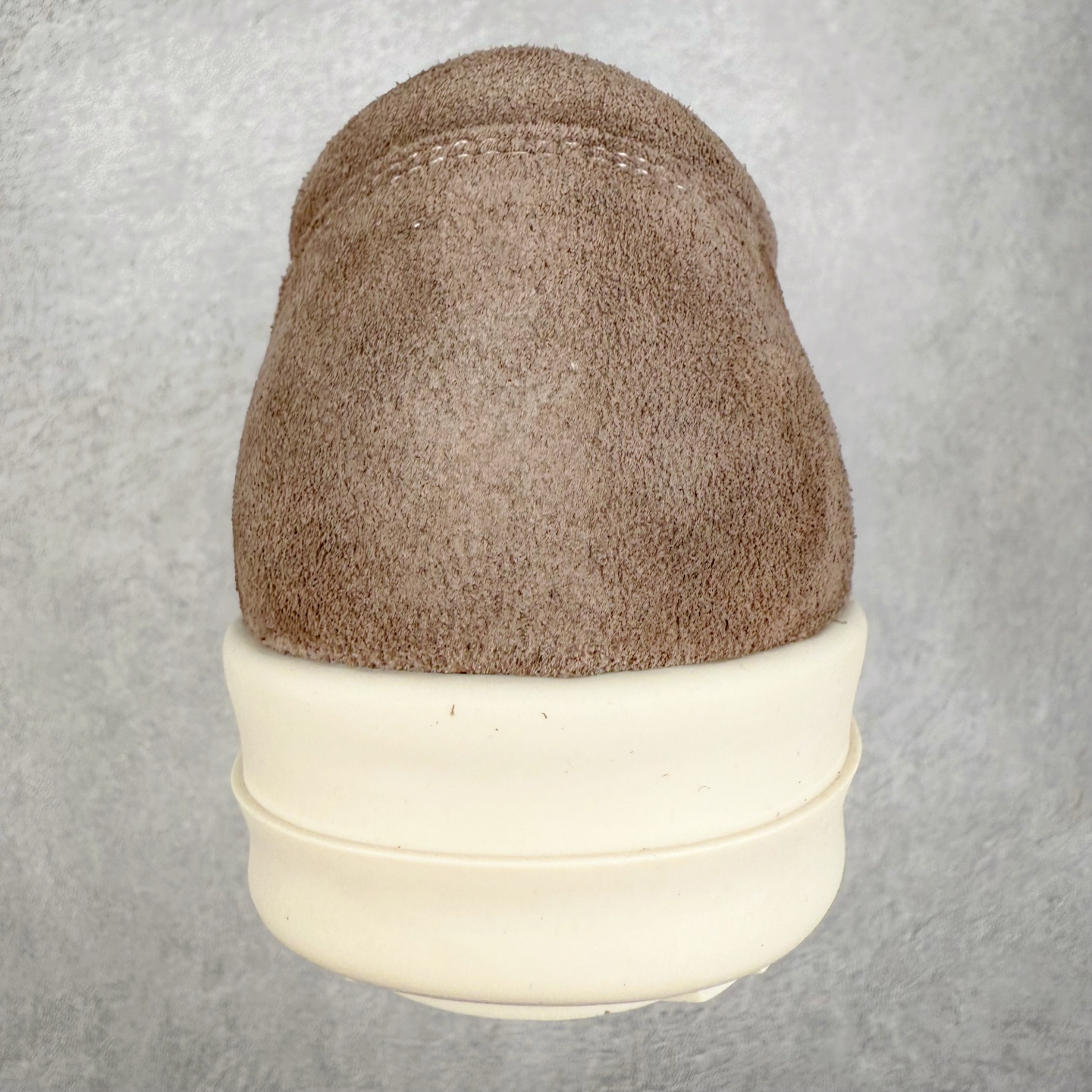 图片[8]-＃F纯原 Rick Owens Edfu 瑞克·欧文斯低帮皮面时尚运动板鞋 最新版底模 drkshdw字体凸出来的 无半点色差 斜纹布的材质和间距都是极致还原 【鞋头采用原版一致工艺 又翘又歪的效果目前这个技术市面上的任何版本都达不到这个效果】【经历了3个半月时间洪师傅带领8人团队终于研究出1-1复刻还原版本 东莞厚街洪师傅是一位有着17年的开板师经验丰富的一位老师傅 一针一孔的研究 私模开发205个走针69个细节一步到位不敢说百分百💯保证有百分之98还原 慢工出细活 好的产品不怕晚 这次的开发针对艺术家 收藏家 高品质的人群 定制品牌logo的拉链 超大一比一规格礼盒装 重达3斤以上 外加定制欧文斯保护盒 配有日文、英文 双语种配件卡片 细节诠释 一件不落 鞋盒翻盖 三标 正面+底部都一一做到 虽然增加不了实质的成本 但是打磨产品的细节 再微小也会还原 尺码：38 39 40 41 42 43 44 45 46-选品中心