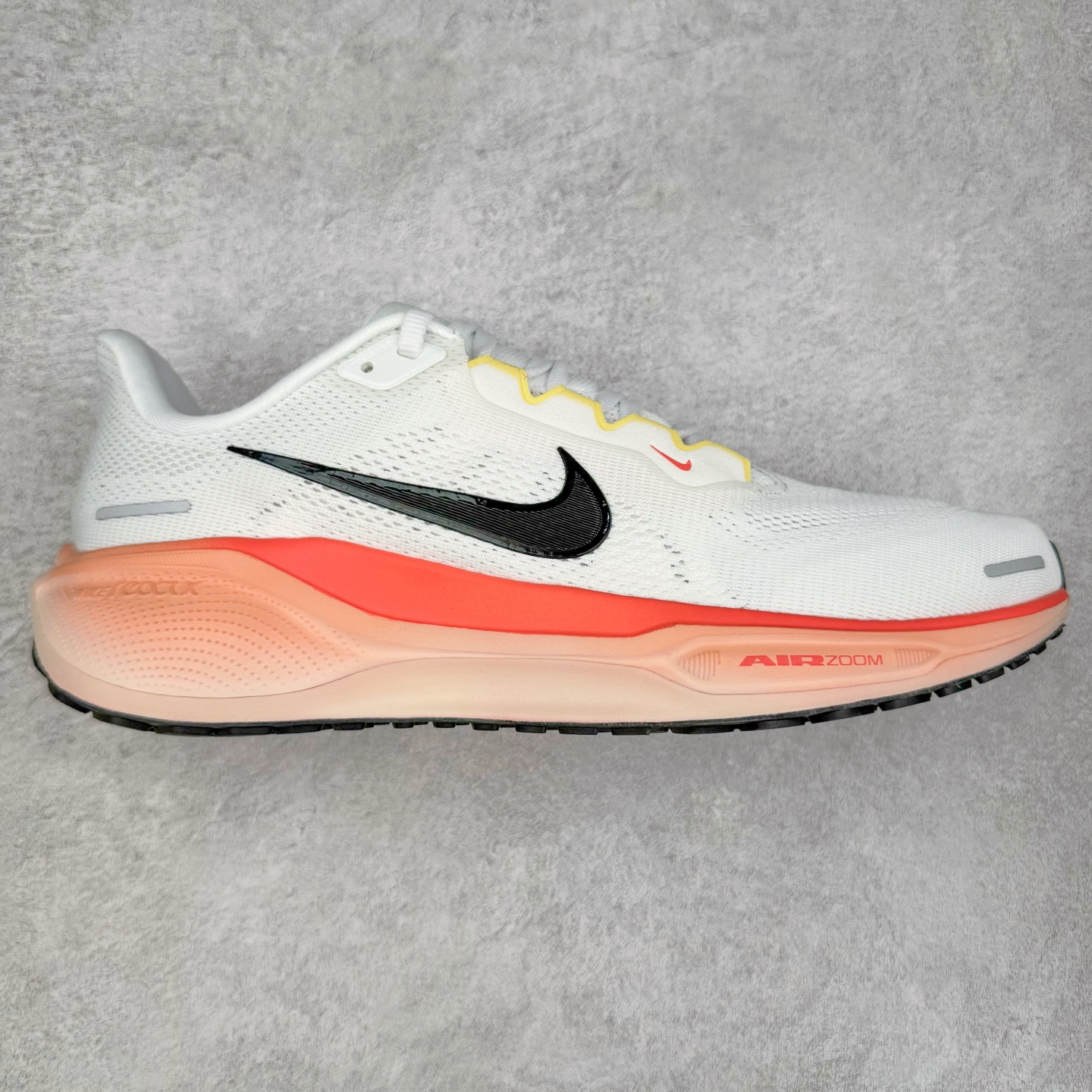 ＃纯原 NK Zoom Pegasus 飞马41代马拉松系列网面透气缓震疾速跑鞋 IB6656-108 拥有 Zoom Air 一如既往的稳定感和流畅感 鞋面采用工程网眼设计 为特定高热区域营造出色透气性 进一步增加鞋面的穿孔数量 让足部能够快速散热 中足搭配 Flywire 飞线 在高速运动时营造舒适稳定的贴合感 内置Zoon气垫加持 动力十足 尺码：36 36.5 37.5 38 38.5 39 40 40.5 41 42 42.5 43 44 44.5 45-选品中心