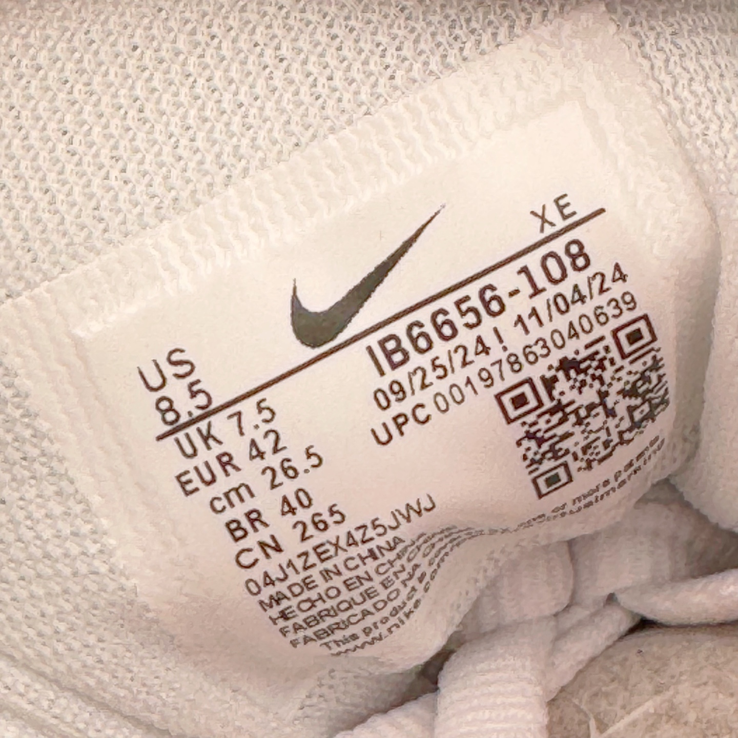 图片[11]-＃纯原 NK Zoom Pegasus 飞马41代马拉松系列网面透气缓震疾速跑鞋 IB6656-108 拥有 Zoom Air 一如既往的稳定感和流畅感 鞋面采用工程网眼设计 为特定高热区域营造出色透气性 进一步增加鞋面的穿孔数量 让足部能够快速散热 中足搭配 Flywire 飞线 在高速运动时营造舒适稳定的贴合感 内置Zoon气垫加持 动力十足 尺码：36 36.5 37.5 38 38.5 39 40 40.5 41 42 42.5 43 44 44.5 45-选品中心