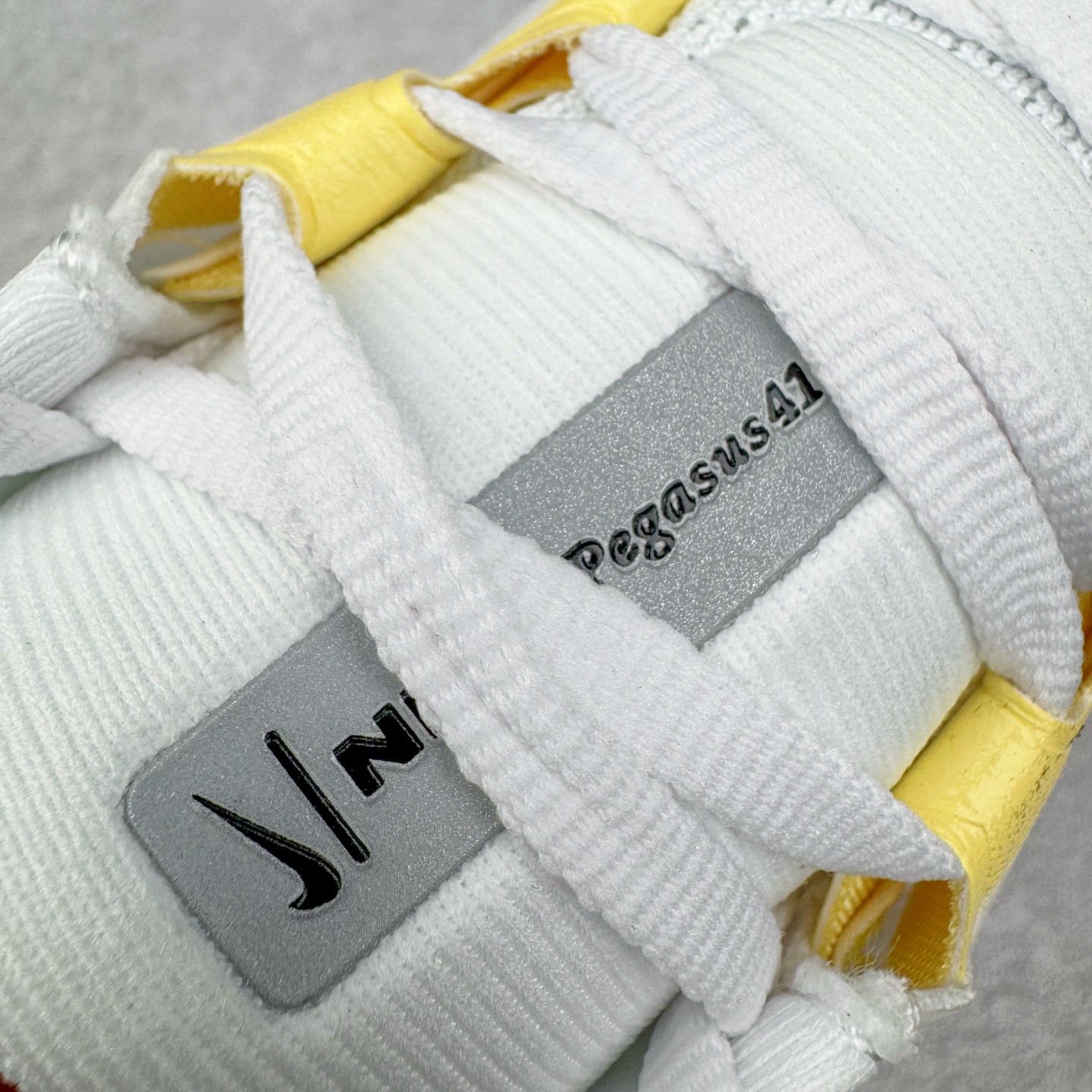 图片[13]-＃纯原 NK Zoom Pegasus 飞马41代马拉松系列网面透气缓震疾速跑鞋 IB6656-108 拥有 Zoom Air 一如既往的稳定感和流畅感 鞋面采用工程网眼设计 为特定高热区域营造出色透气性 进一步增加鞋面的穿孔数量 让足部能够快速散热 中足搭配 Flywire 飞线 在高速运动时营造舒适稳定的贴合感 内置Zoon气垫加持 动力十足 尺码：36 36.5 37.5 38 38.5 39 40 40.5 41 42 42.5 43 44 44.5 45-选品中心