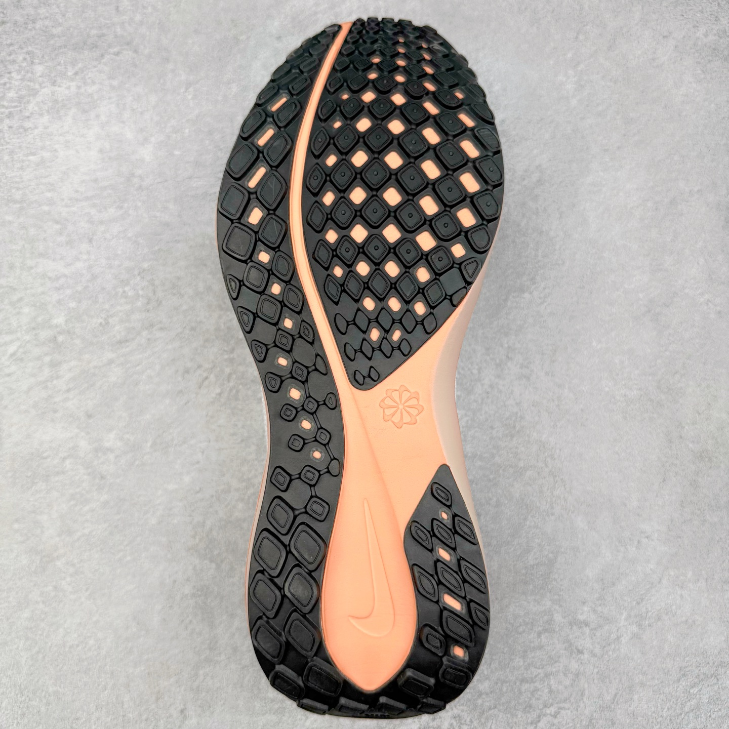 图片[9]-＃纯原 NK Zoom Pegasus 飞马41代马拉松系列网面透气缓震疾速跑鞋 IB6656-108 拥有 Zoom Air 一如既往的稳定感和流畅感 鞋面采用工程网眼设计 为特定高热区域营造出色透气性 进一步增加鞋面的穿孔数量 让足部能够快速散热 中足搭配 Flywire 飞线 在高速运动时营造舒适稳定的贴合感 内置Zoon气垫加持 动力十足 尺码：36 36.5 37.5 38 38.5 39 40 40.5 41 42 42.5 43 44 44.5 45-选品中心