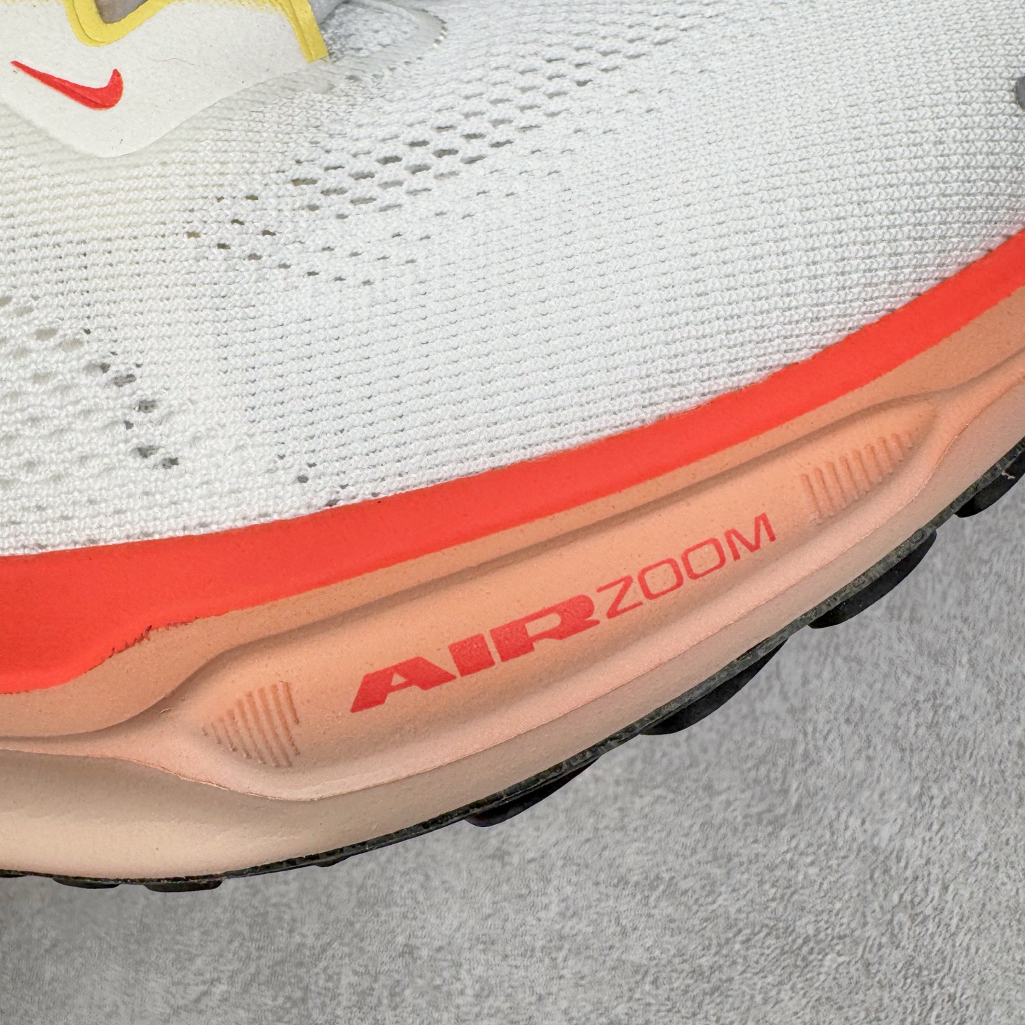 图片[15]-＃纯原 NK Zoom Pegasus 飞马41代马拉松系列网面透气缓震疾速跑鞋 IB6656-108 拥有 Zoom Air 一如既往的稳定感和流畅感 鞋面采用工程网眼设计 为特定高热区域营造出色透气性 进一步增加鞋面的穿孔数量 让足部能够快速散热 中足搭配 Flywire 飞线 在高速运动时营造舒适稳定的贴合感 内置Zoon气垫加持 动力十足 尺码：36 36.5 37.5 38 38.5 39 40 40.5 41 42 42.5 43 44 44.5 45-选品中心