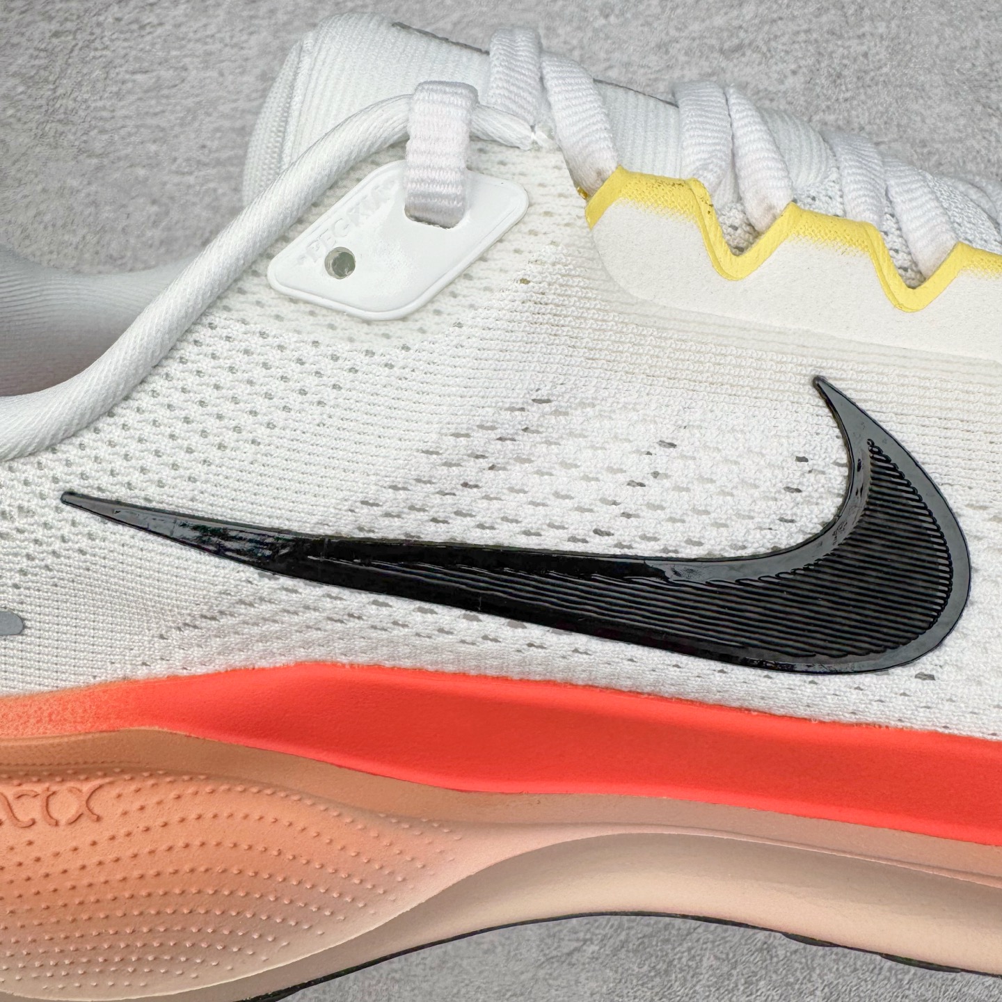 图片[16]-＃纯原 NK Zoom Pegasus 飞马41代马拉松系列网面透气缓震疾速跑鞋 IB6656-108 拥有 Zoom Air 一如既往的稳定感和流畅感 鞋面采用工程网眼设计 为特定高热区域营造出色透气性 进一步增加鞋面的穿孔数量 让足部能够快速散热 中足搭配 Flywire 飞线 在高速运动时营造舒适稳定的贴合感 内置Zoon气垫加持 动力十足 尺码：36 36.5 37.5 38 38.5 39 40 40.5 41 42 42.5 43 44 44.5 45-选品中心