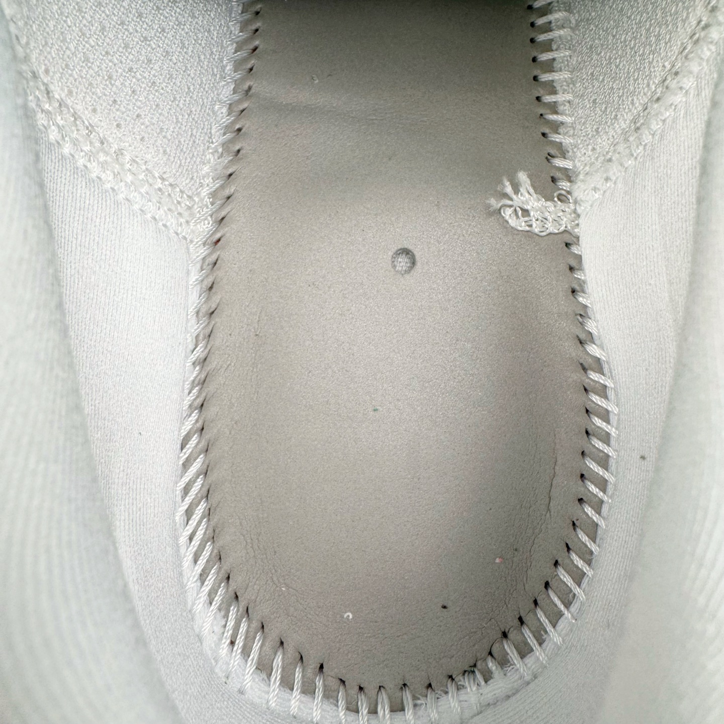 图片[10]-＃纯原 NK Zoom Pegasus 飞马41代马拉松系列网面透气缓震疾速跑鞋 IB6656-108 拥有 Zoom Air 一如既往的稳定感和流畅感 鞋面采用工程网眼设计 为特定高热区域营造出色透气性 进一步增加鞋面的穿孔数量 让足部能够快速散热 中足搭配 Flywire 飞线 在高速运动时营造舒适稳定的贴合感 内置Zoon气垫加持 动力十足 尺码：36 36.5 37.5 38 38.5 39 40 40.5 41 42 42.5 43 44 44.5 45-选品中心