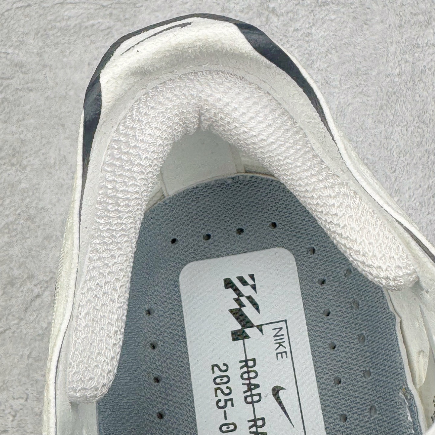 图片[10]-＃TG纯原 Jakob A. Ingebrigtsen x NK Zoom VaporFly Next 4% 舒适百搭透气回弹低帮短跑马拉松跑步鞋 HF6412-100 泰光Zp特供批次 市面唯一支持实战的跑鞋 原档案数据原厂网纱 正确高频花纹 前后掌内置Zoom Air气垫 原装MD大底 脚感完美还原 原盒原配 QC检验、钢印 俱全 原底科技 同步原版 脚感堪比Boost 采用精致醒目设计，精准诠释雅各布·因格布里格森的风格，聚焦他的核心信念：家庭与夺冠。该鞋款在前代鞋款的基础上减轻重量，但不影响性能表现。碳纤维 Flyplate 结合出众回弹的ZoomX泡绵中底，缔造比赛日佳选，令你快意难挡，疾速冲刺。这款公路竞速跑步鞋具备匠心品质，无论是日常畅跑还是马拉松，皆可轻松驾驭，是雅各布的信赖之选。尺码：36 36.5 37.5 38 38.5 39 40 40.5 41 42 42.5 43 44 44.5 45-选品中心
