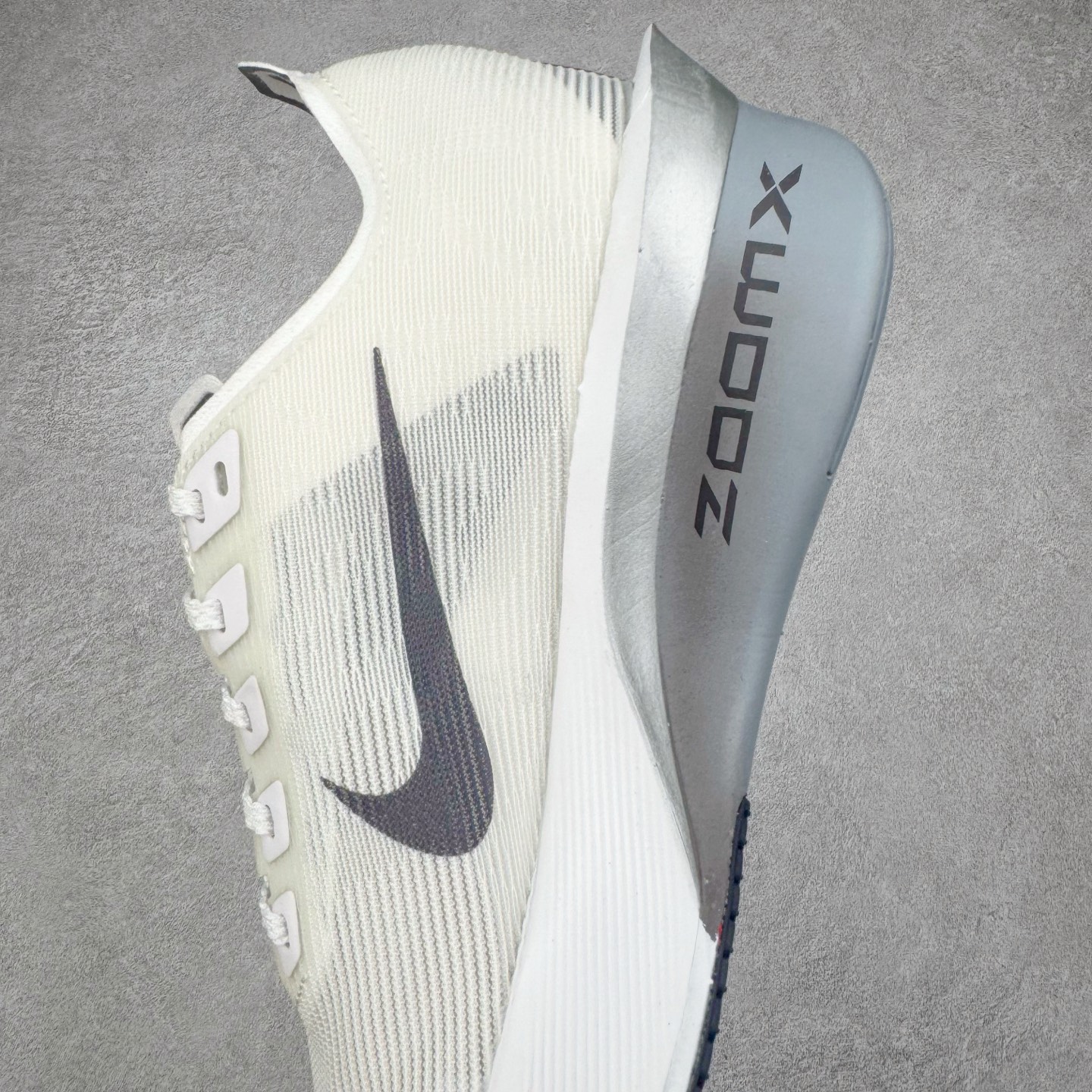 图片[7]-＃TG纯原 Jakob A. Ingebrigtsen x NK Zoom VaporFly Next 4% 舒适百搭透气回弹低帮短跑马拉松跑步鞋 HF6412-100 泰光Zp特供批次 市面唯一支持实战的跑鞋 原档案数据原厂网纱 正确高频花纹 前后掌内置Zoom Air气垫 原装MD大底 脚感完美还原 原盒原配 QC检验、钢印 俱全 原底科技 同步原版 脚感堪比Boost 采用精致醒目设计，精准诠释雅各布·因格布里格森的风格，聚焦他的核心信念：家庭与夺冠。该鞋款在前代鞋款的基础上减轻重量，但不影响性能表现。碳纤维 Flyplate 结合出众回弹的ZoomX泡绵中底，缔造比赛日佳选，令你快意难挡，疾速冲刺。这款公路竞速跑步鞋具备匠心品质，无论是日常畅跑还是马拉松，皆可轻松驾驭，是雅各布的信赖之选。尺码：36 36.5 37.5 38 38.5 39 40 40.5 41 42 42.5 43 44 44.5 45-选品中心