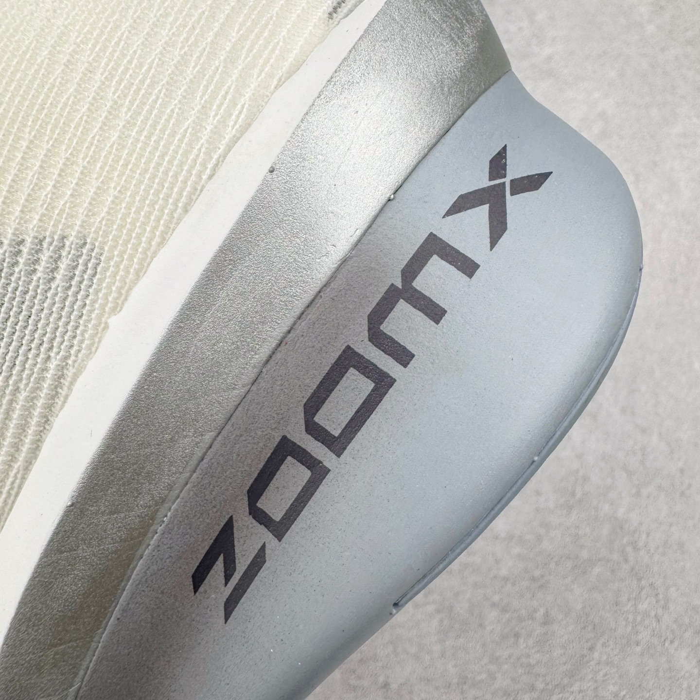 图片[13]-＃TG纯原 Jakob A. Ingebrigtsen x NK Zoom VaporFly Next 4% 舒适百搭透气回弹低帮短跑马拉松跑步鞋 HF6412-100 泰光Zp特供批次 市面唯一支持实战的跑鞋 原档案数据原厂网纱 正确高频花纹 前后掌内置Zoom Air气垫 原装MD大底 脚感完美还原 原盒原配 QC检验、钢印 俱全 原底科技 同步原版 脚感堪比Boost 采用精致醒目设计，精准诠释雅各布·因格布里格森的风格，聚焦他的核心信念：家庭与夺冠。该鞋款在前代鞋款的基础上减轻重量，但不影响性能表现。碳纤维 Flyplate 结合出众回弹的ZoomX泡绵中底，缔造比赛日佳选，令你快意难挡，疾速冲刺。这款公路竞速跑步鞋具备匠心品质，无论是日常畅跑还是马拉松，皆可轻松驾驭，是雅各布的信赖之选。尺码：36 36.5 37.5 38 38.5 39 40 40.5 41 42 42.5 43 44 44.5 45-选品中心